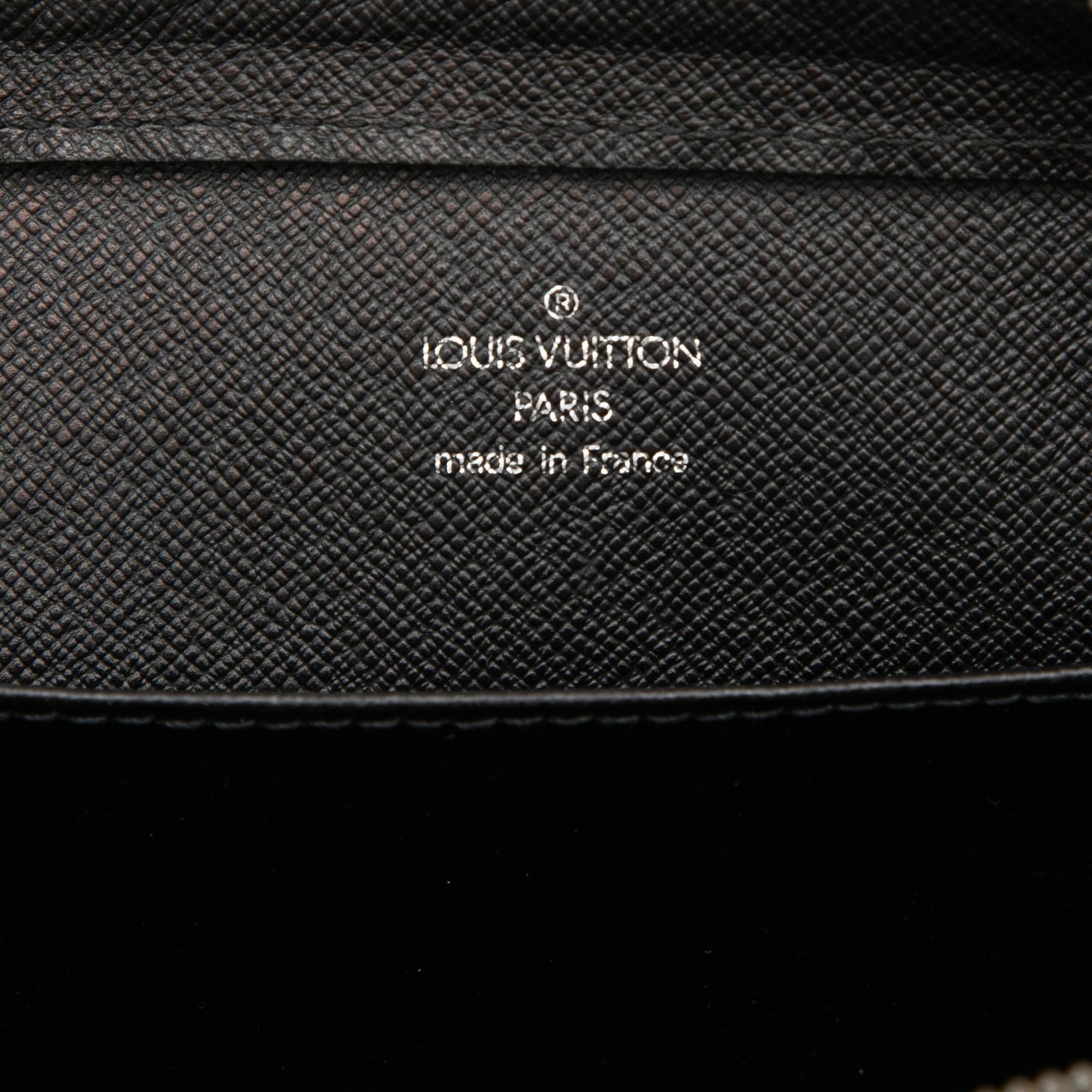 Louis Vuitton Taiga Pochette Baikal