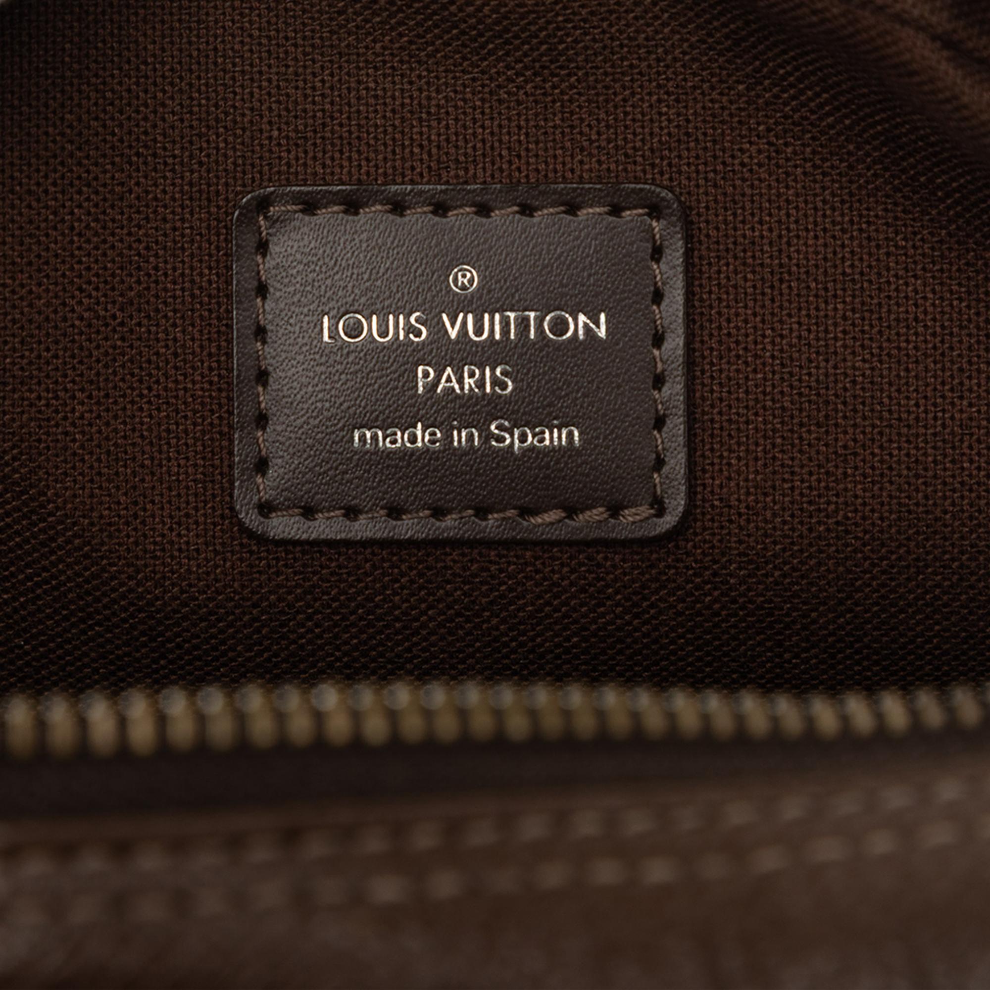 Louis Vuitton Taiga Pochette Kaluga