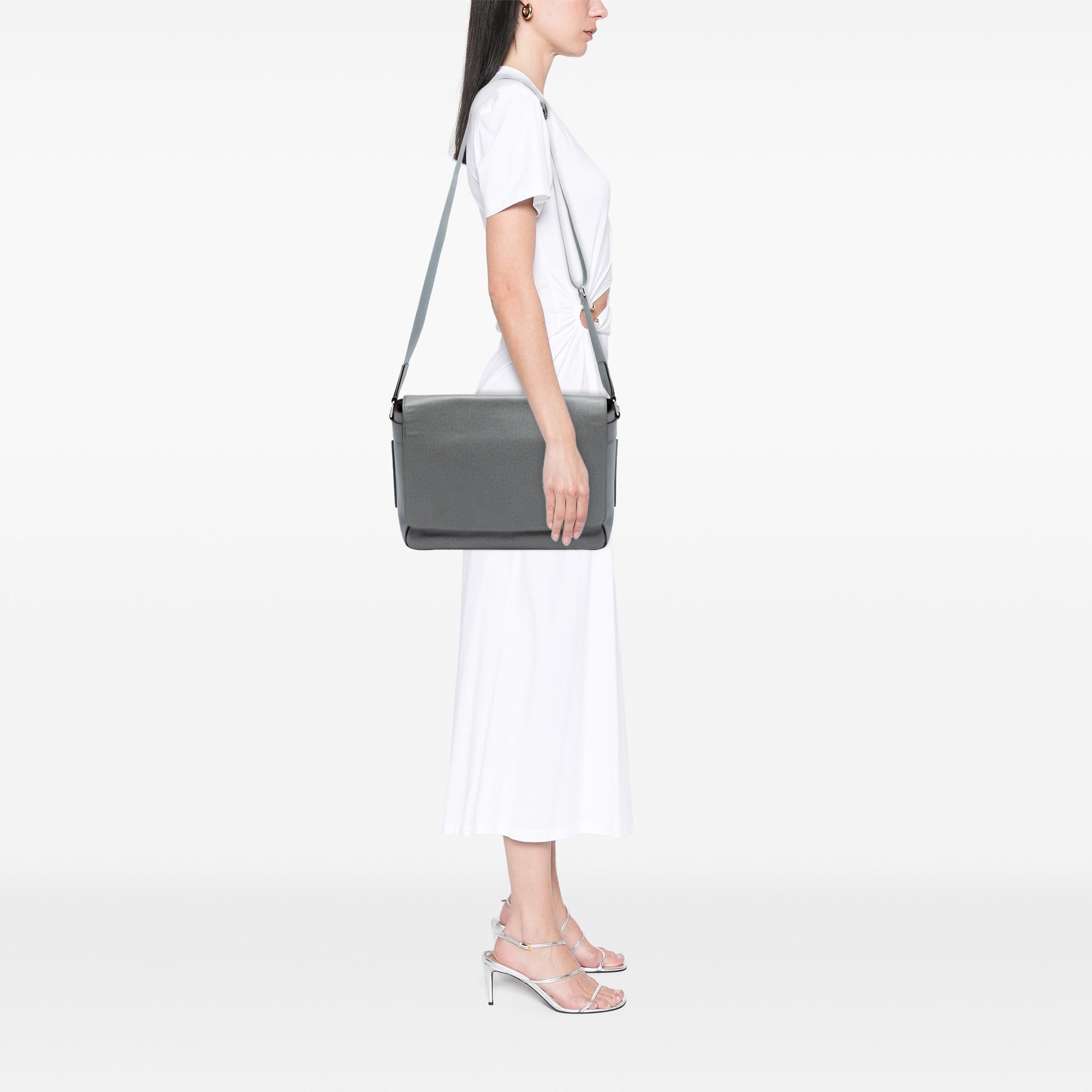 Louis Vuitton Taiga Roman GM