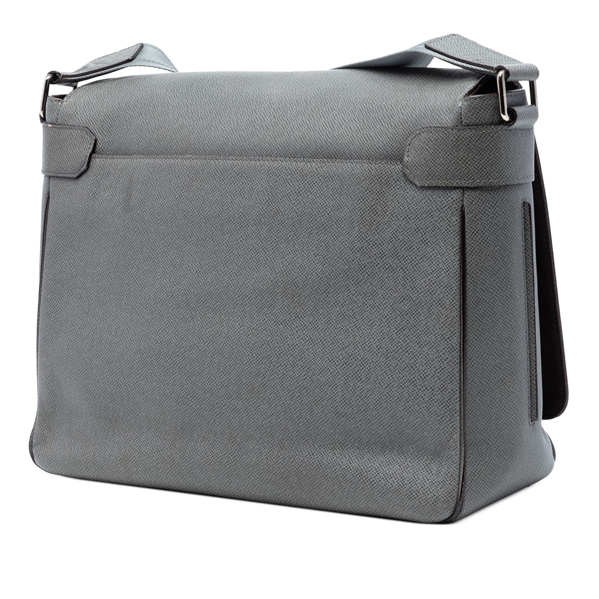 Louis Vuitton Taiga Roman GM