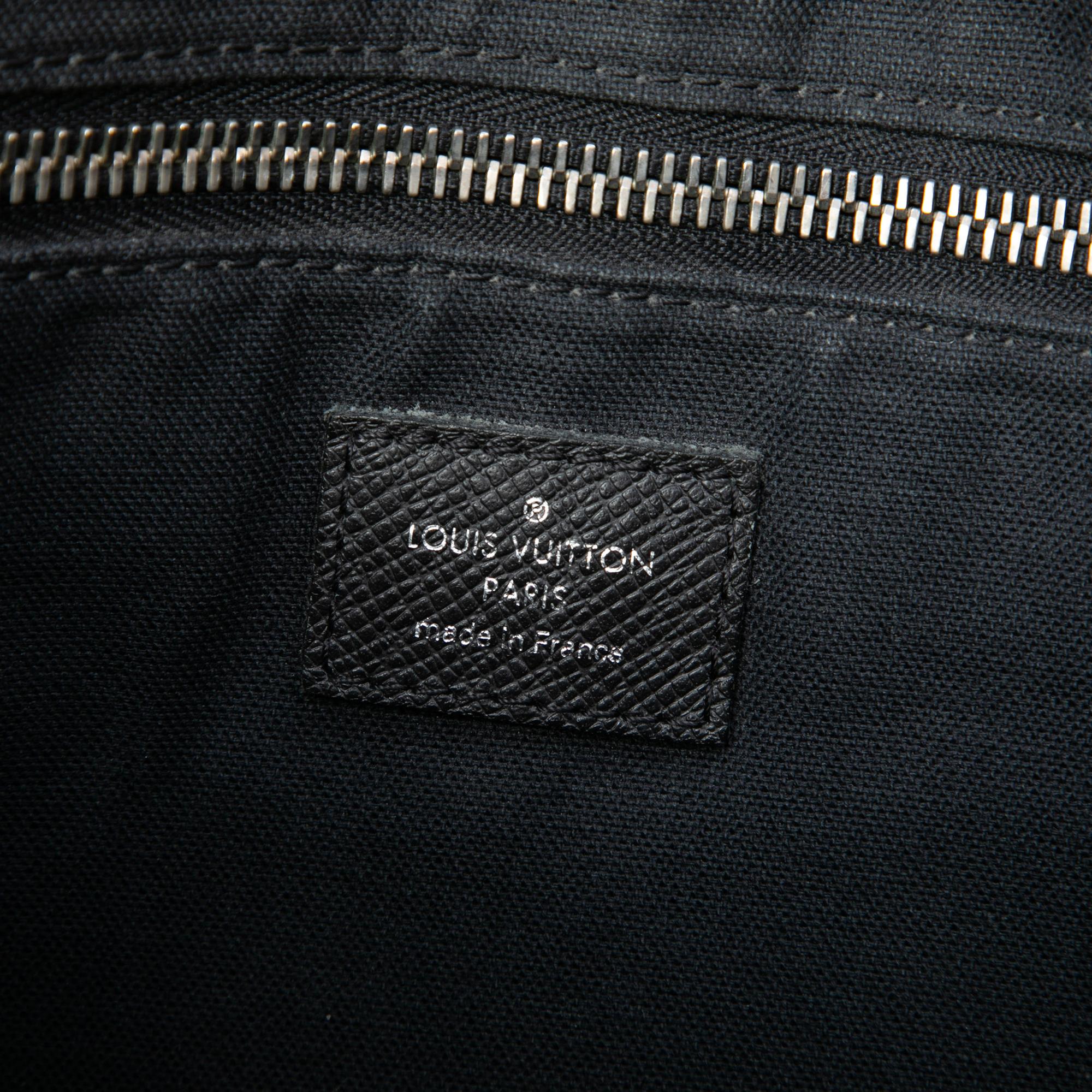 Louis Vuitton Taiga Roman MM