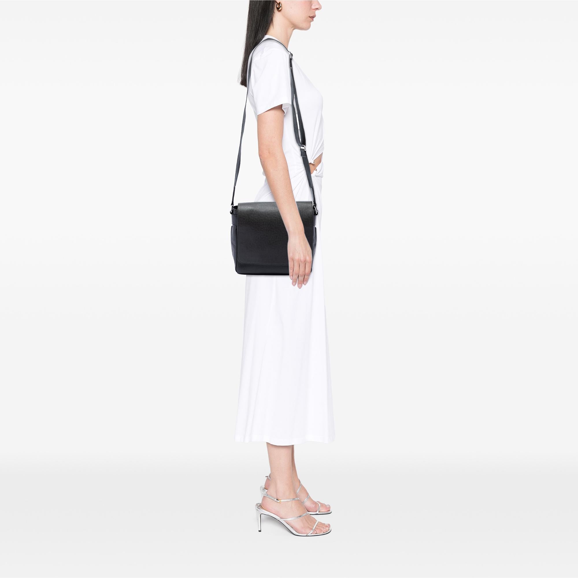 Louis Vuitton Taiga Roman MM