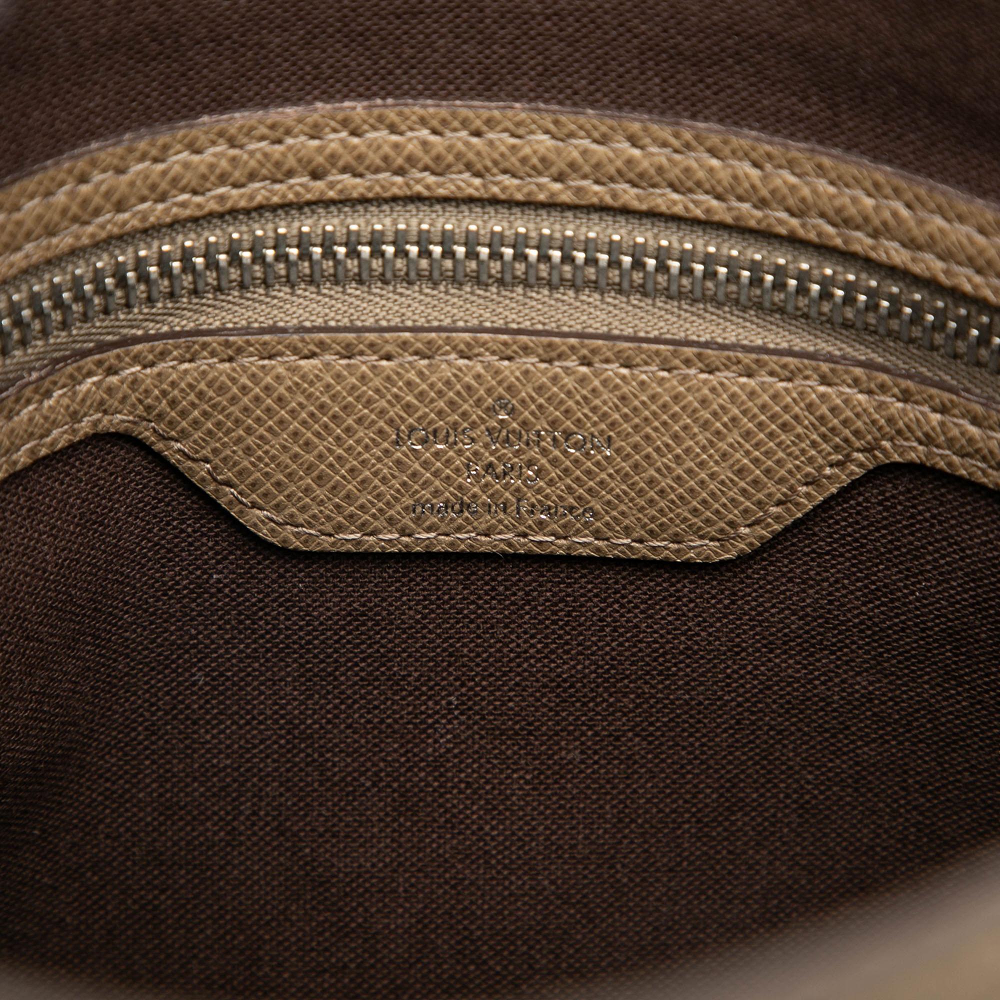 Louis Vuitton Taiga Roman MM