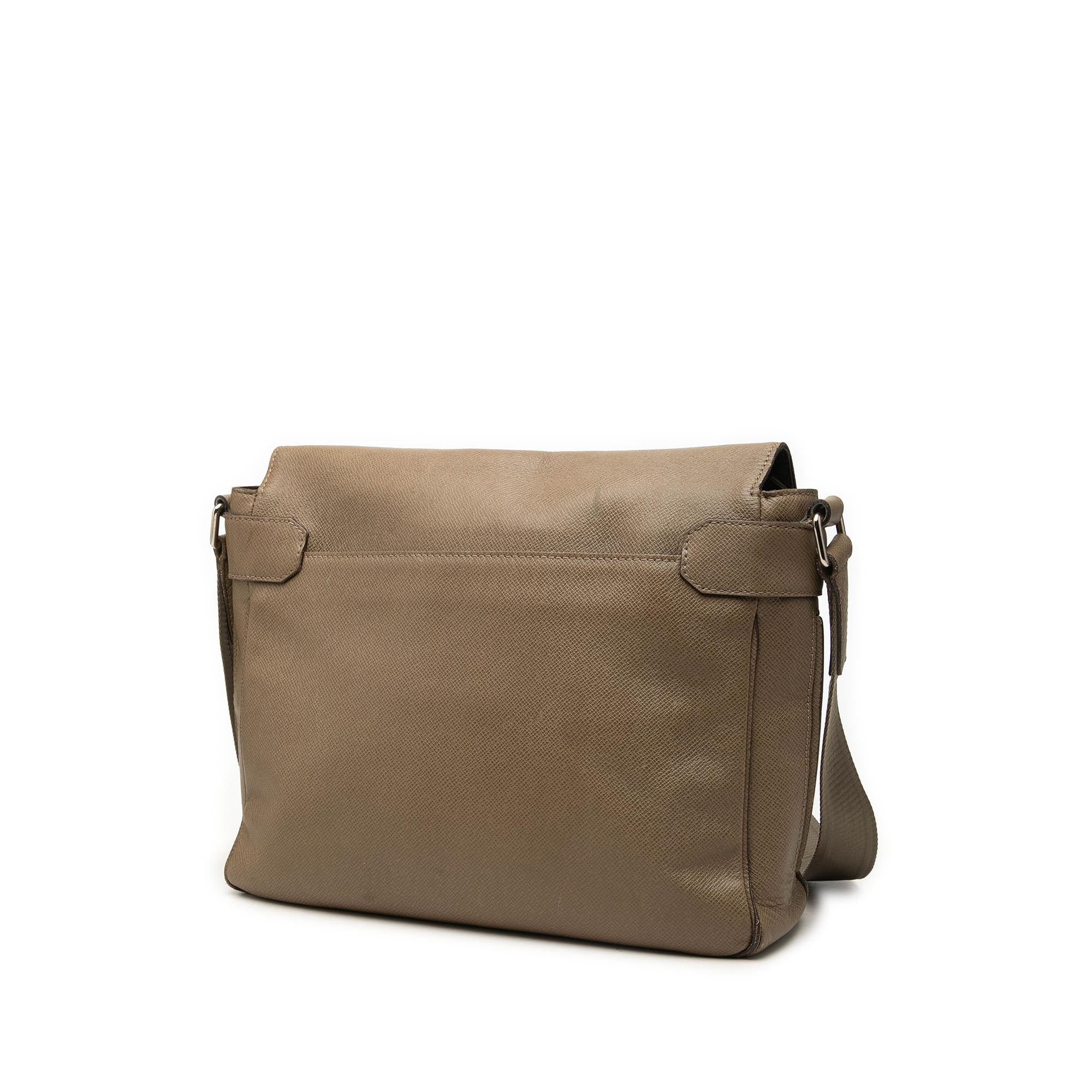 Louis Vuitton Taiga Roman MM