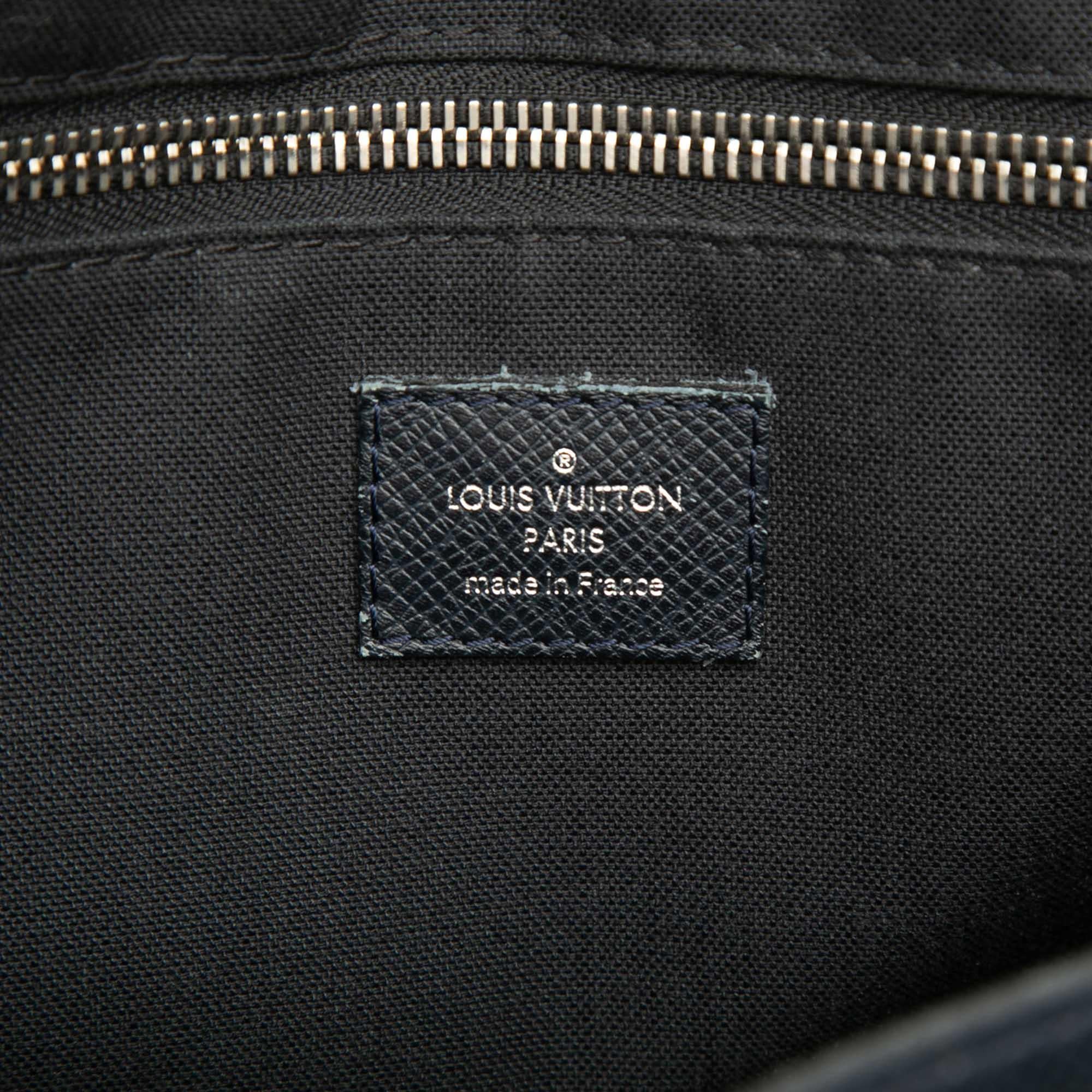 Louis Vuitton Taiga Roman PM