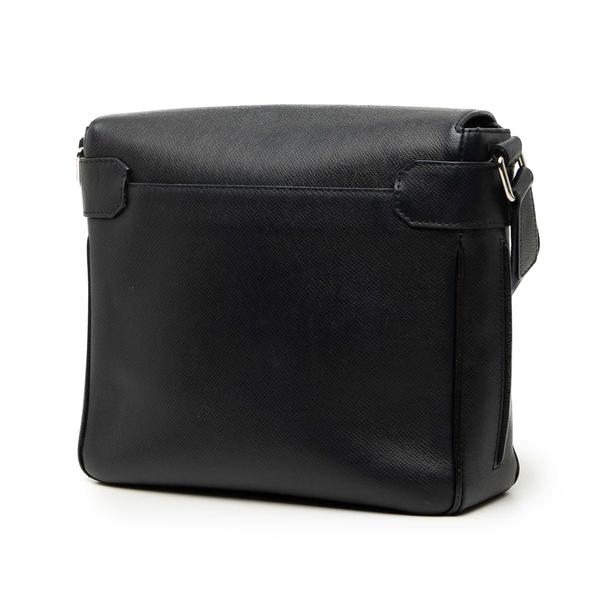 Louis Vuitton Taiga Roman PM