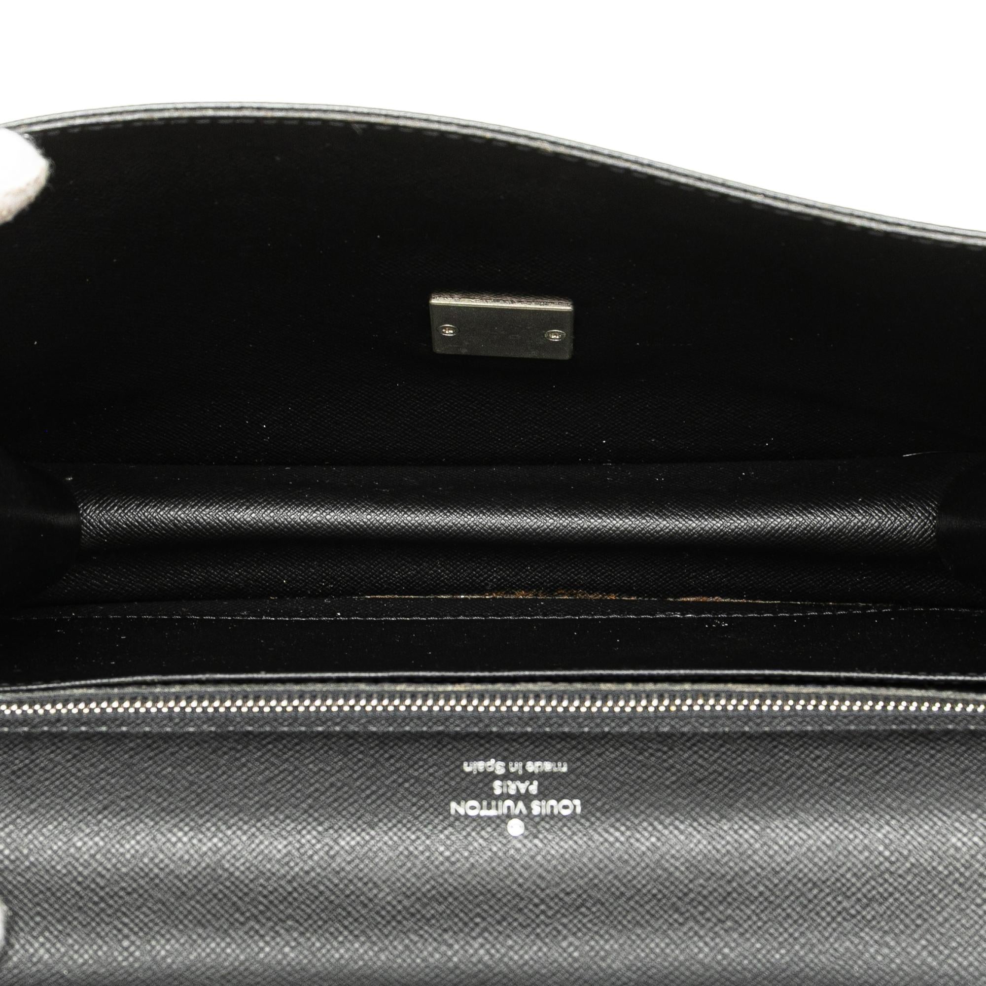 Louis Vuitton Taiga Selenga