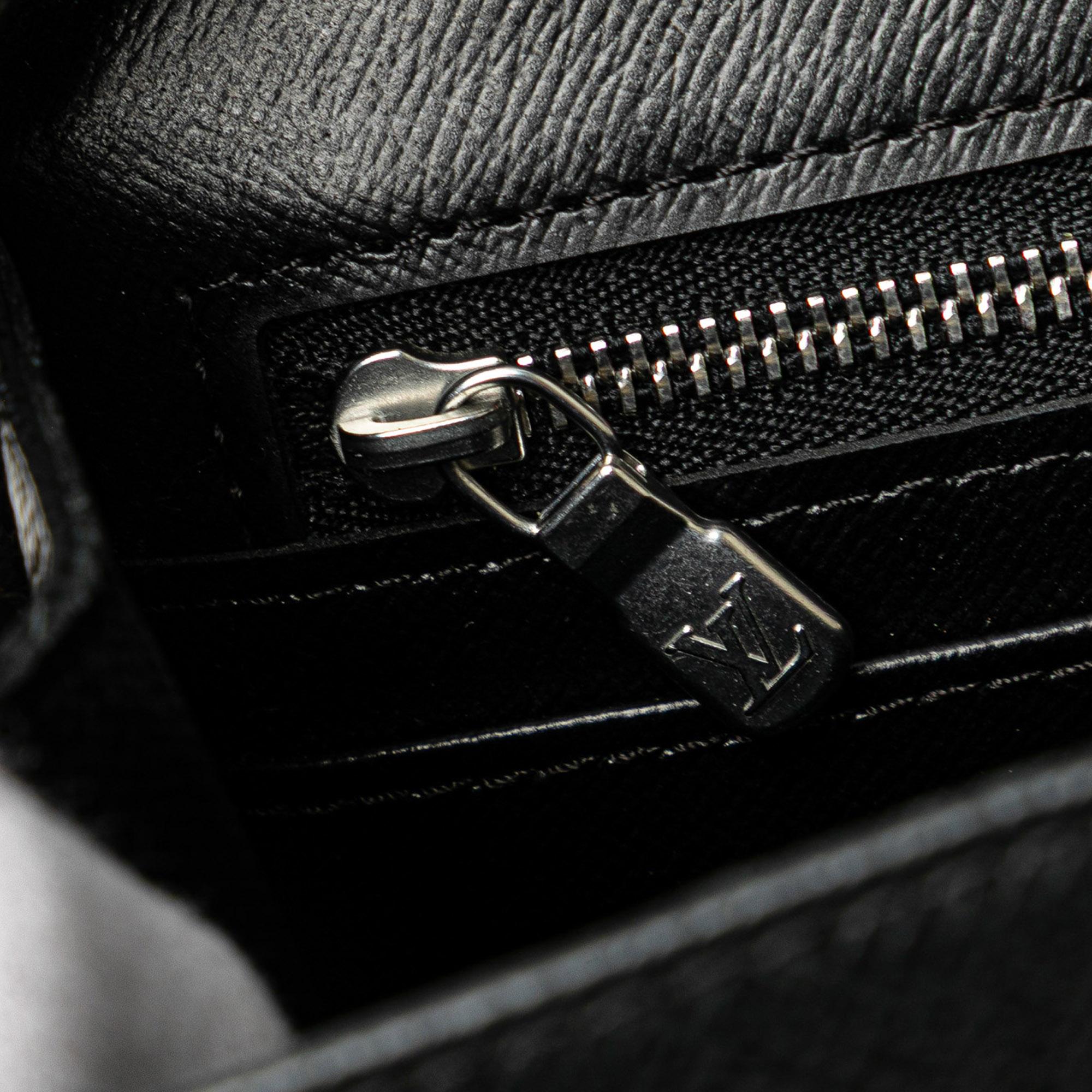 Louis Vuitton Taiga Selenga
