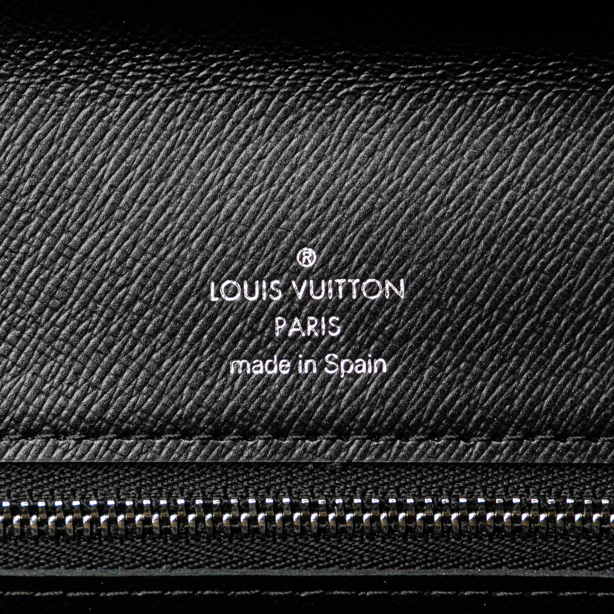 Louis Vuitton Taiga Selenga