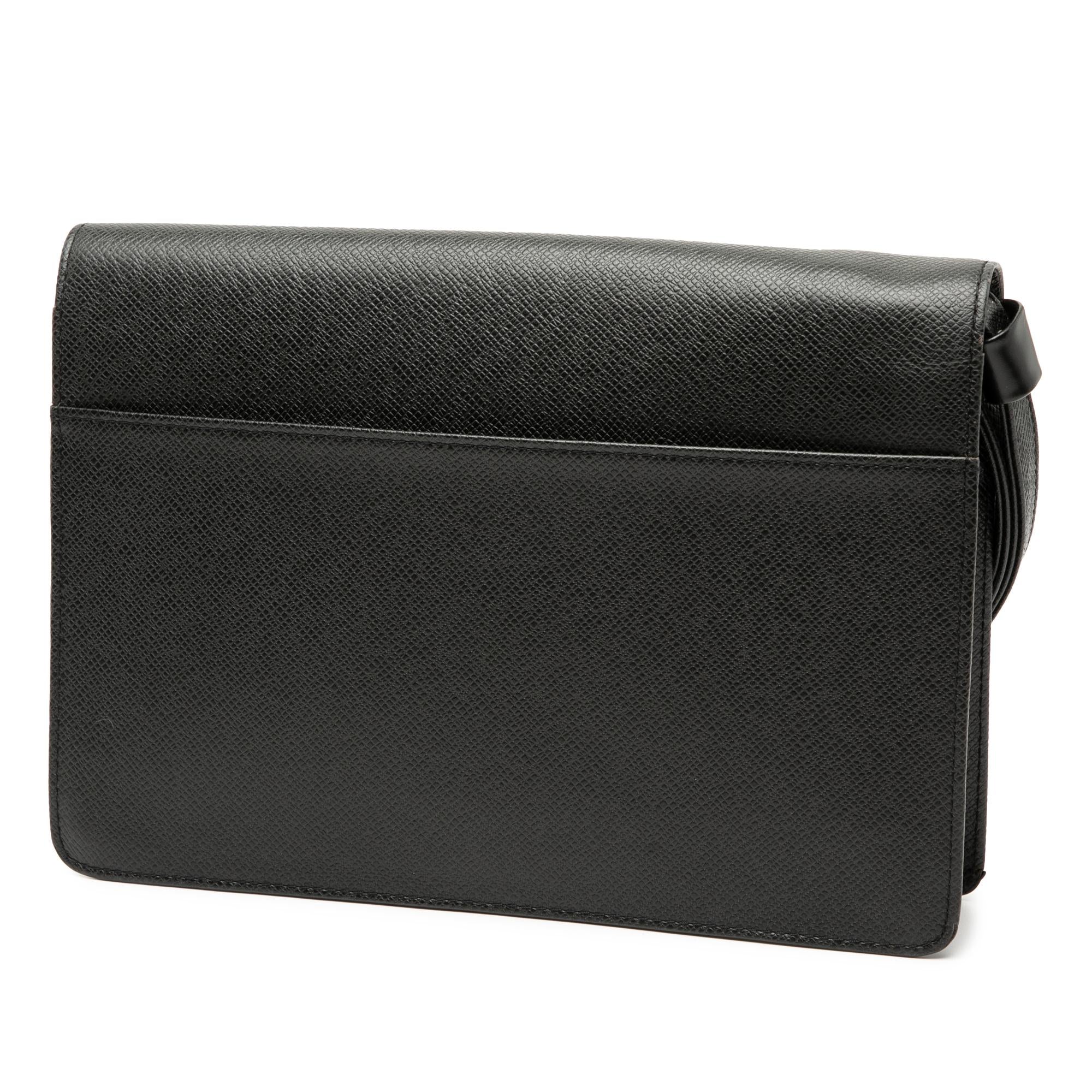 Louis Vuitton Taiga Selenga