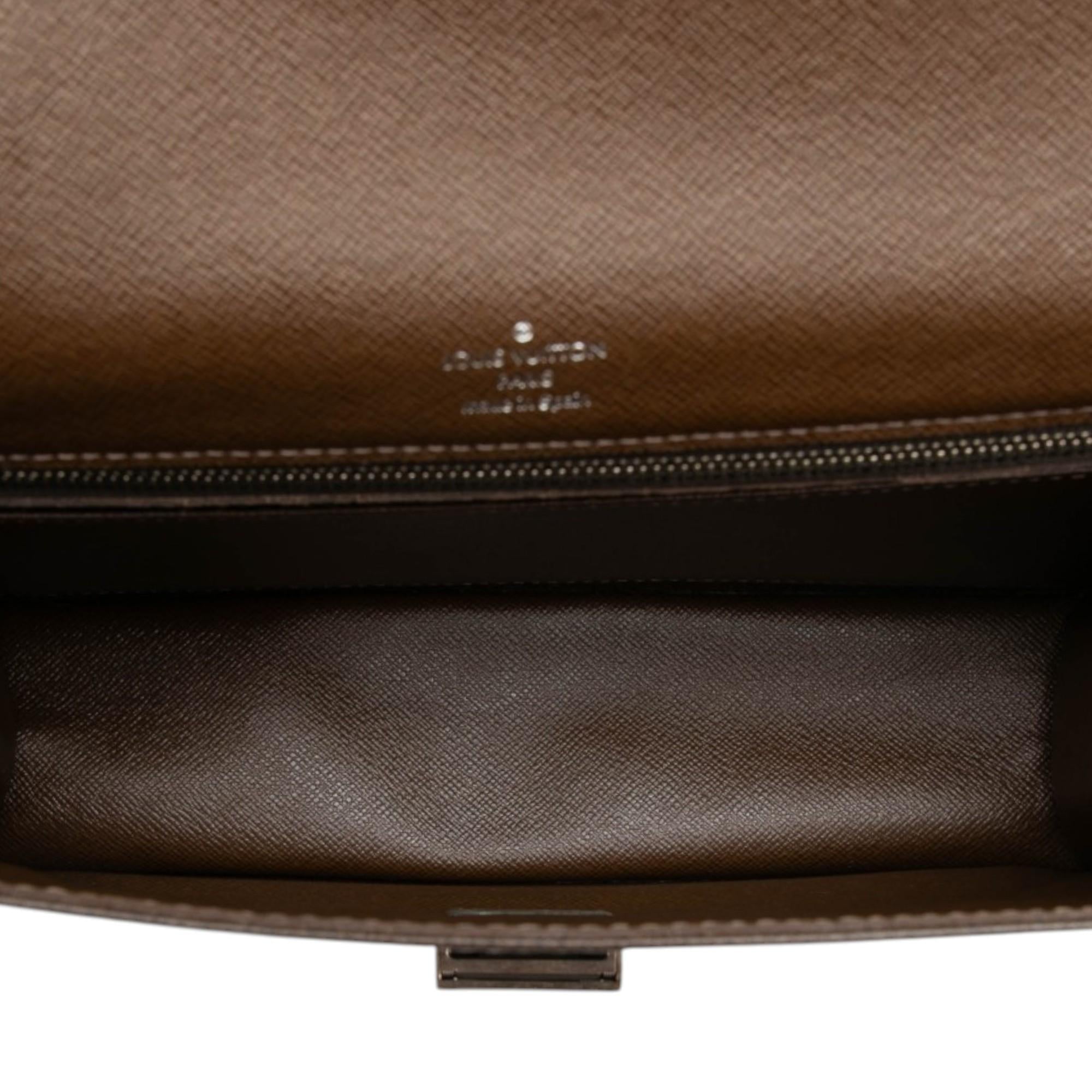 Louis Vuitton Taiga Selenga