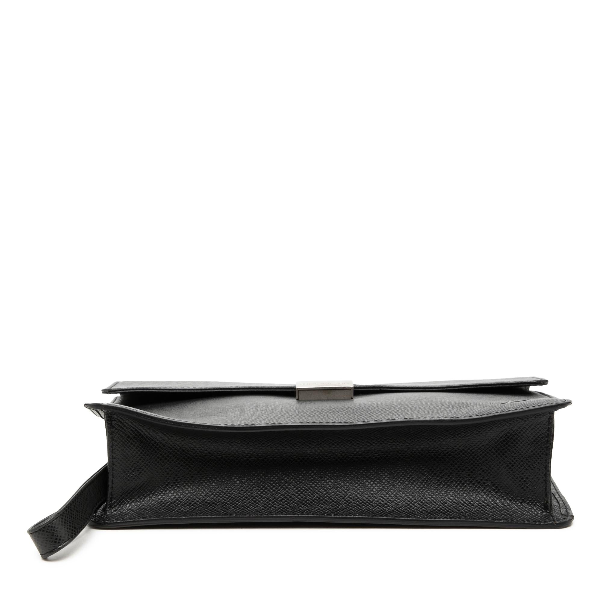 Louis Vuitton Taiga Selenga