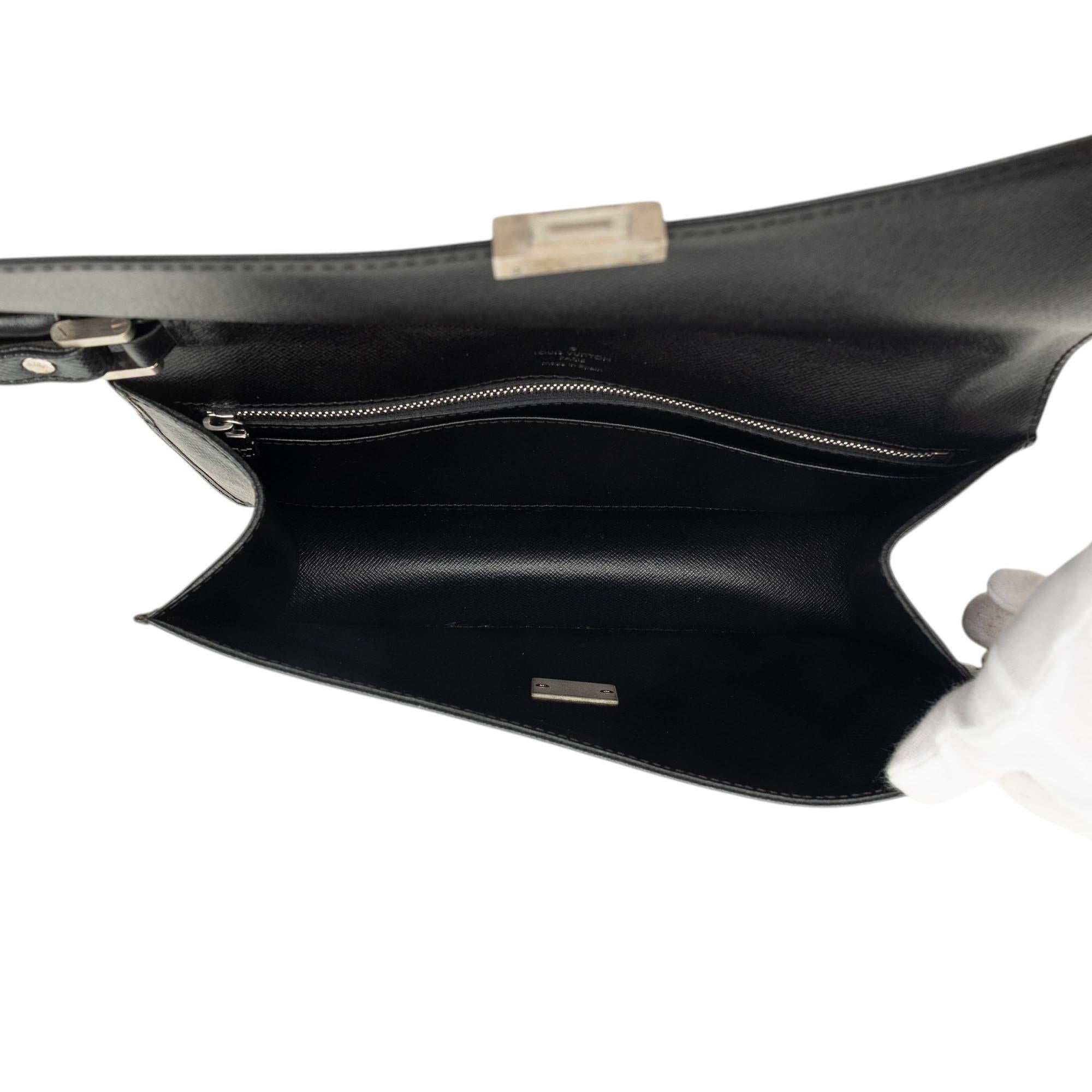 Louis Vuitton Taiga Selenga