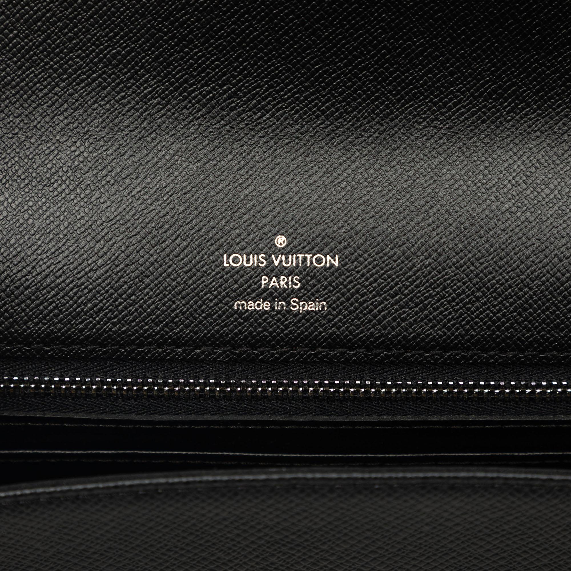 Louis Vuitton Taiga Selenga