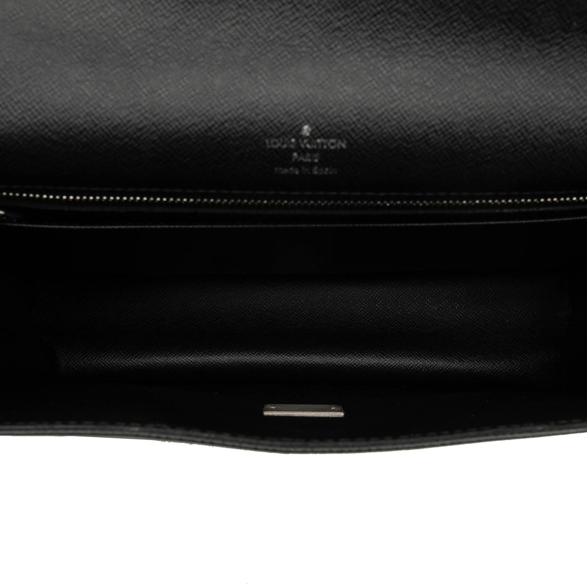Louis Vuitton Taiga Selenga