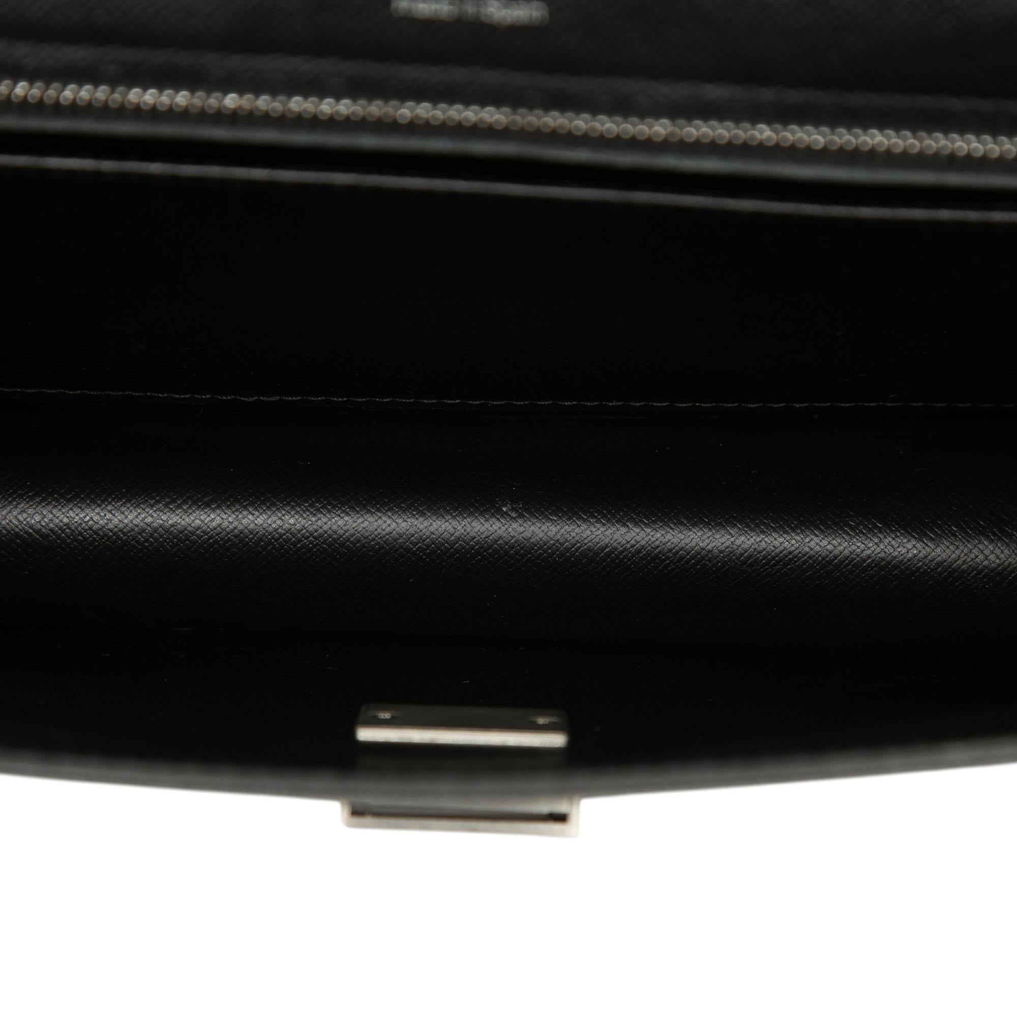 Louis Vuitton Taiga Selenga