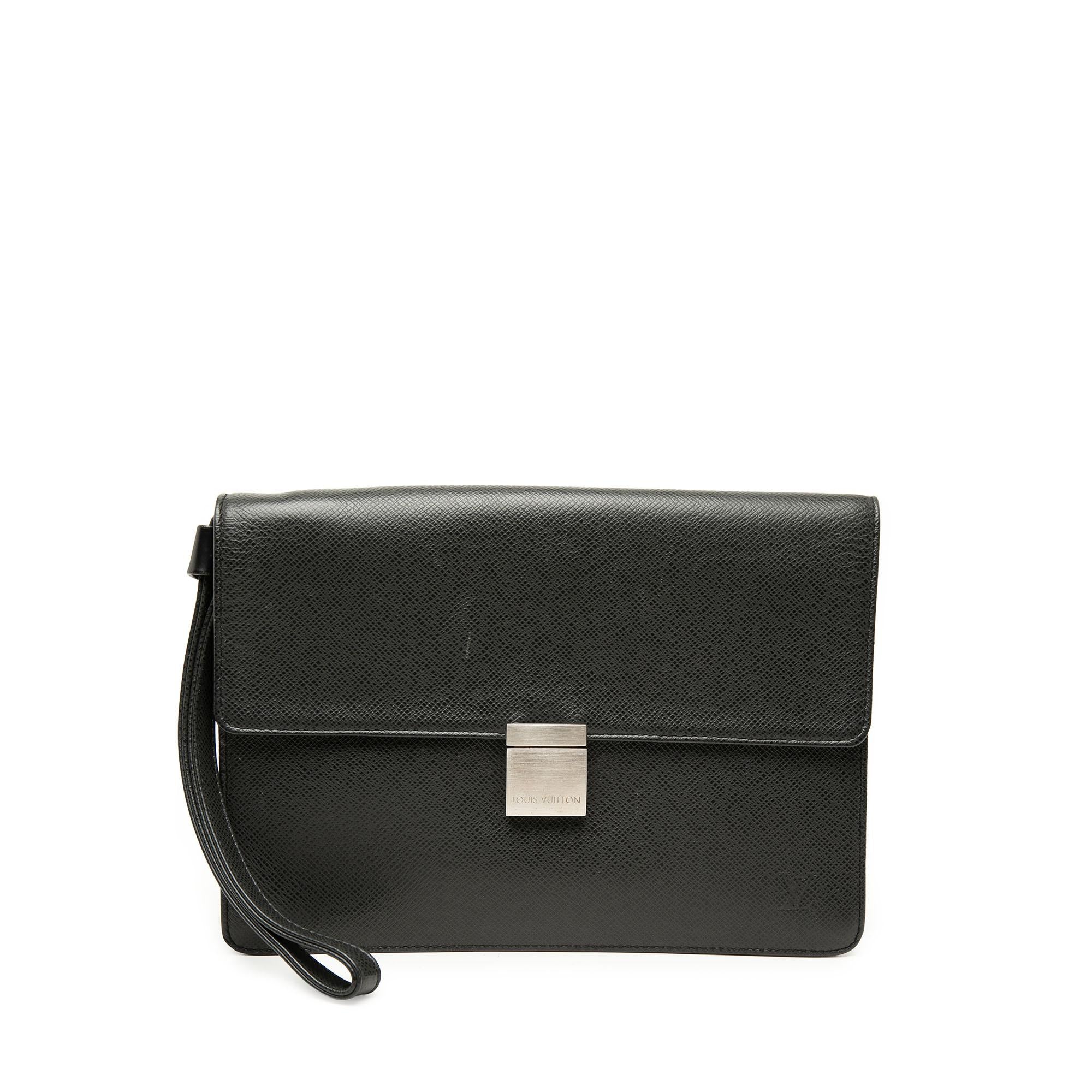 Louis Vuitton Taiga Selenga