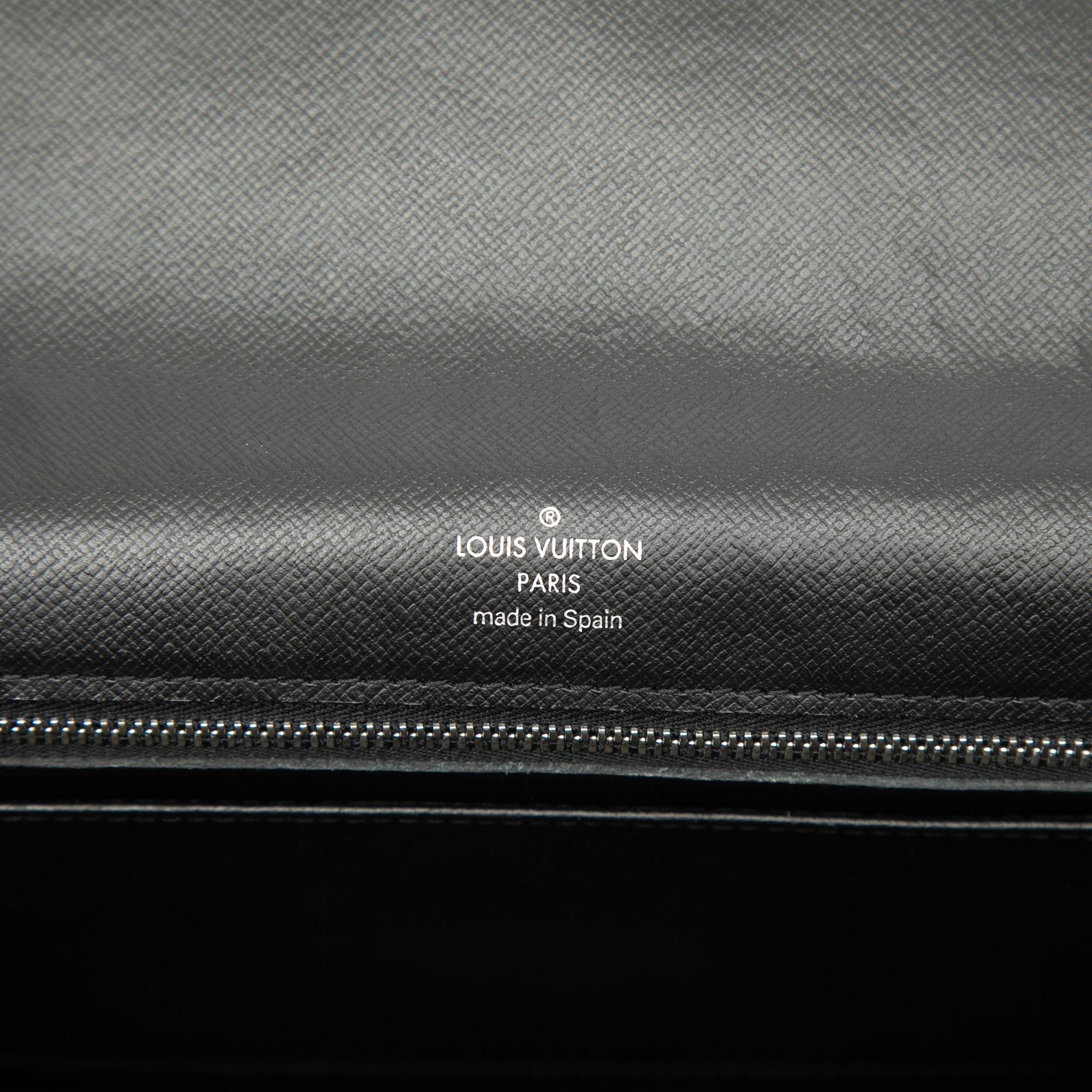Louis Vuitton Taiga Selenga