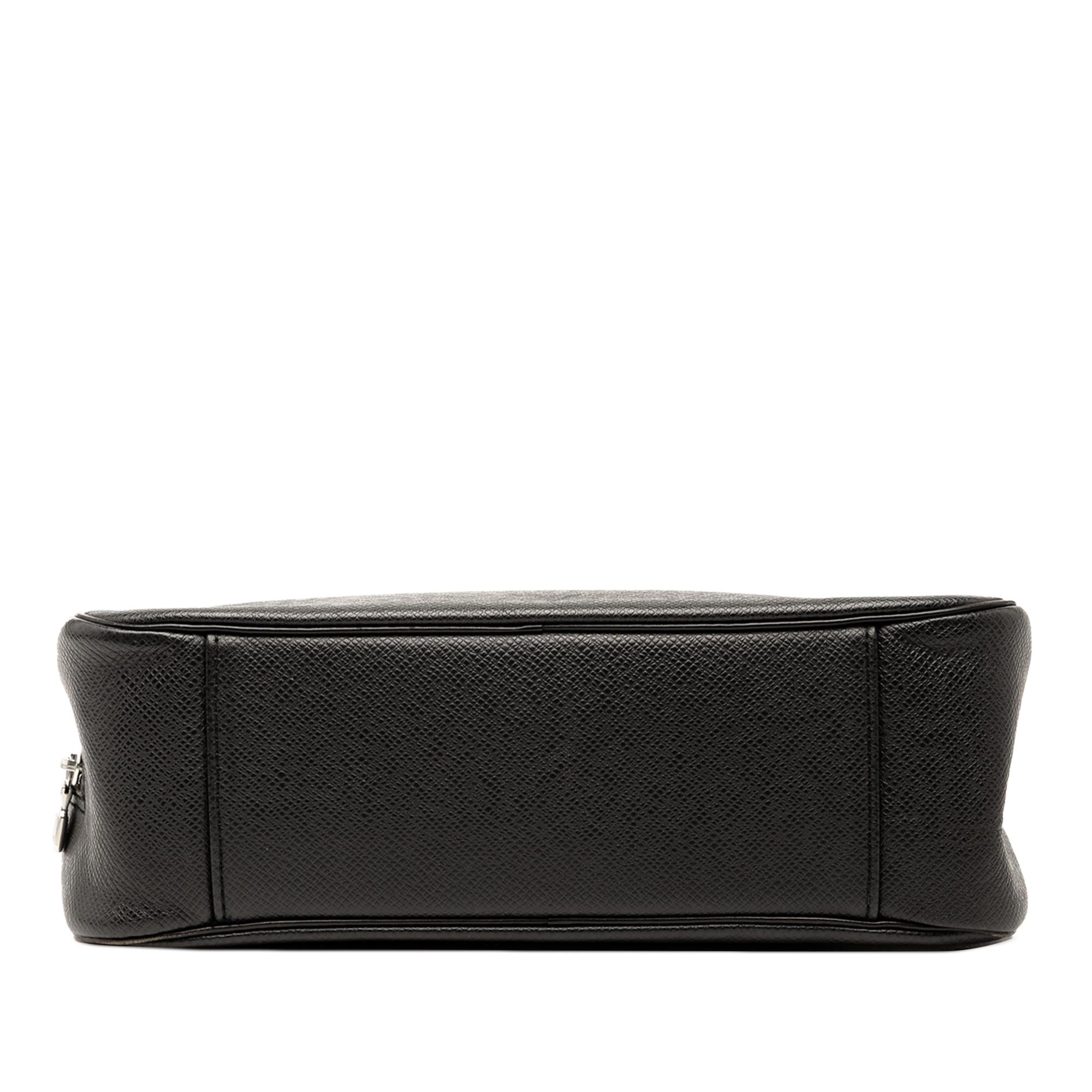 Louis Vuitton Taiga Toiletry Pouch GM