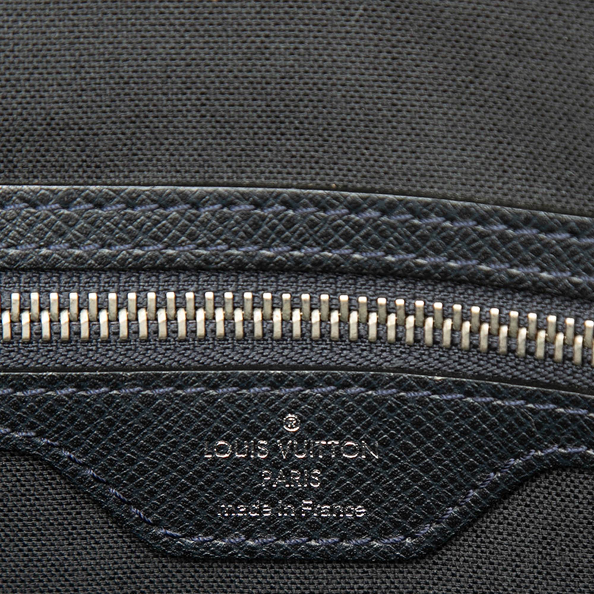 Louis Vuitton Taiga Vassili PM