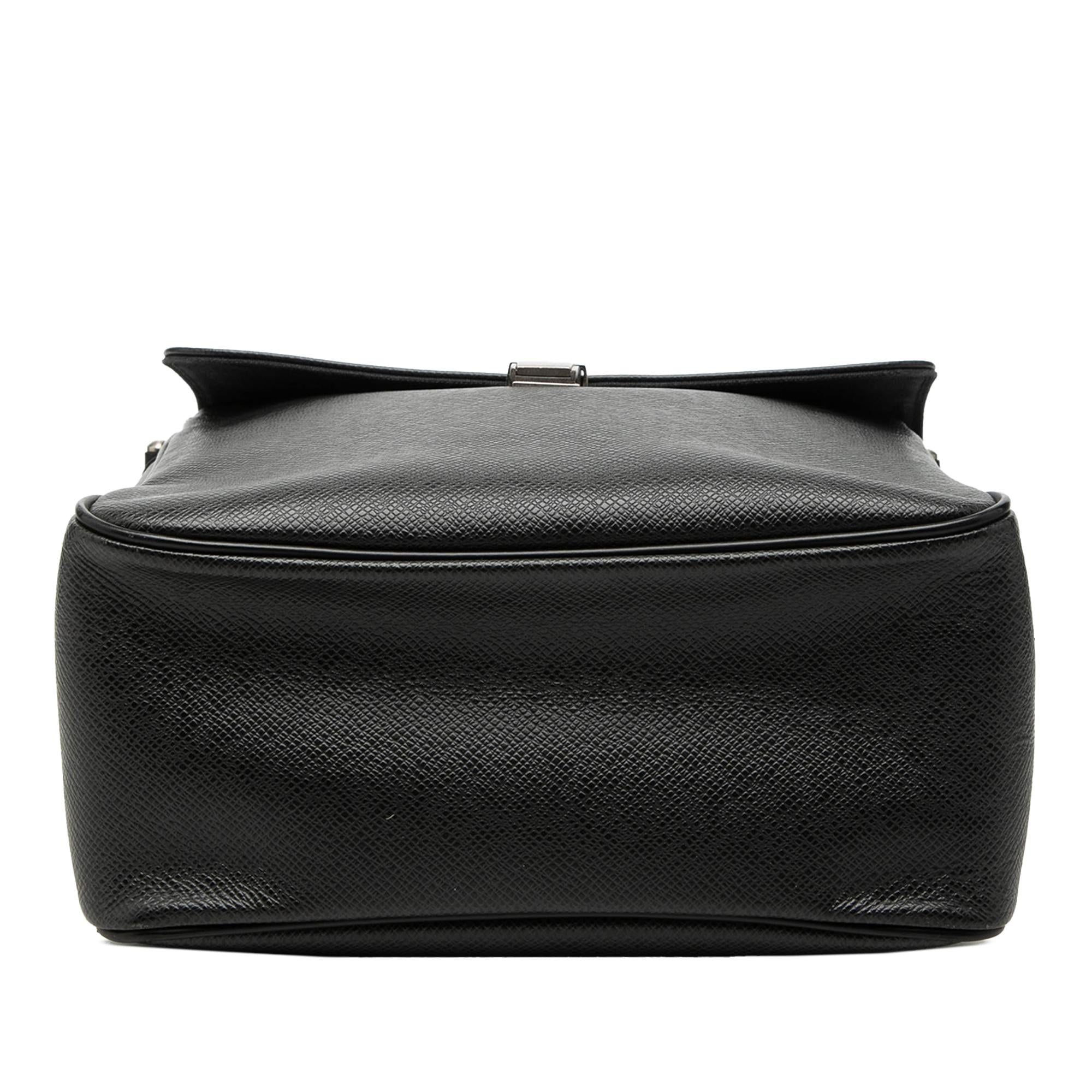Louis Vuitton Taiga Yaranga