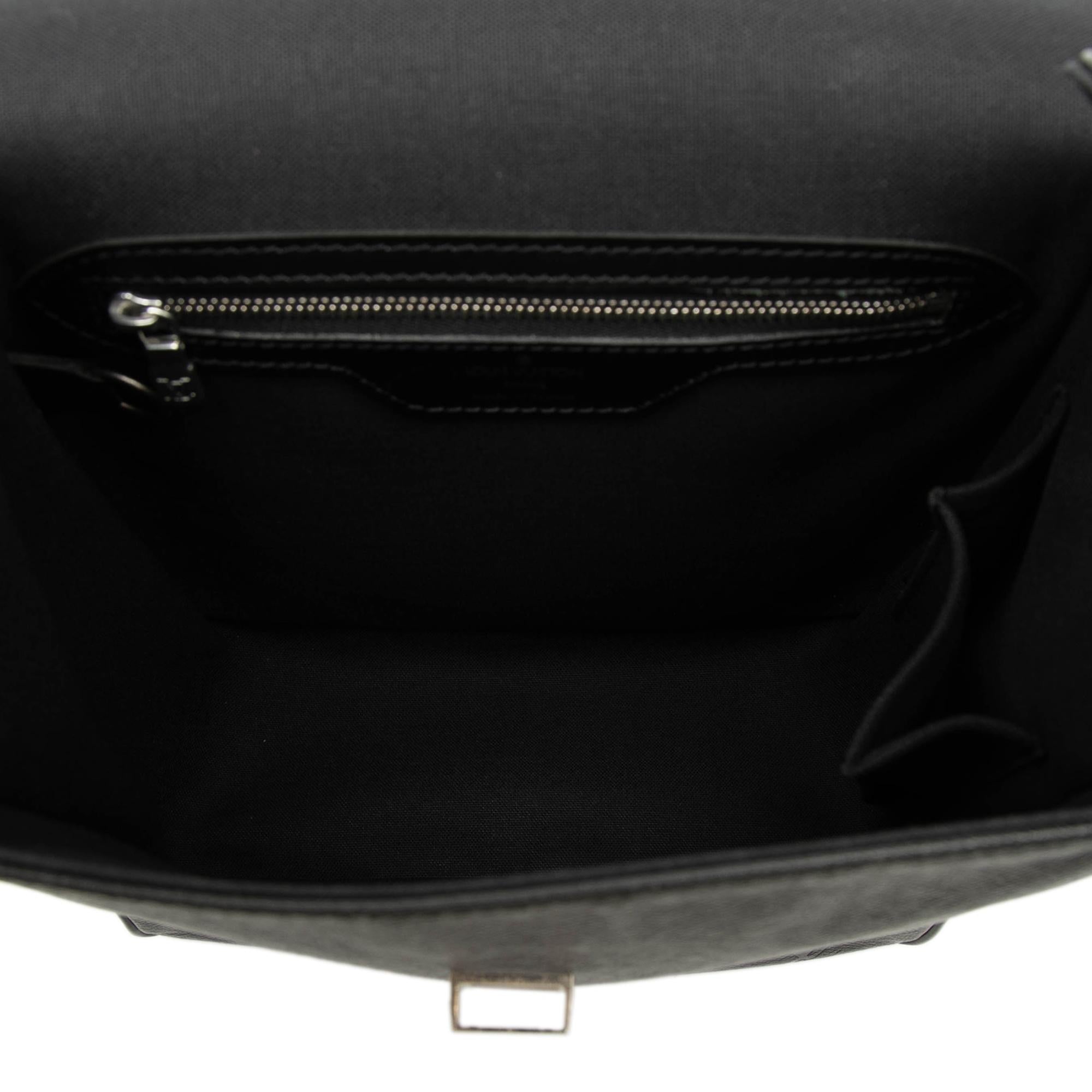 Louis Vuitton Taiga Yaranga