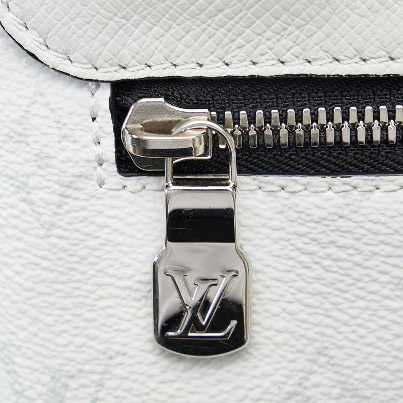 Louis Vuitton Taigarama Outdoor Flap Messenger (SHG-dw9Su2)