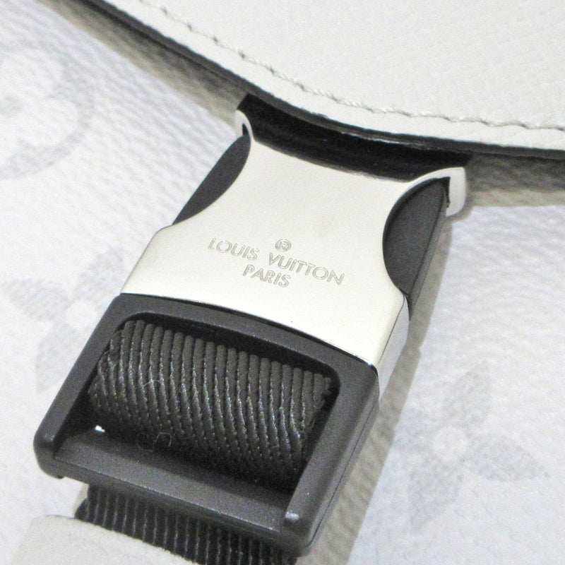Louis Vuitton Taigarama Outdoor Flap Messenger (SHG-E3Pq4v)