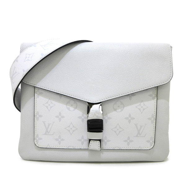 Louis Vuitton Taigarama Outdoor Flap Messenger (SHG-E3Pq4v)