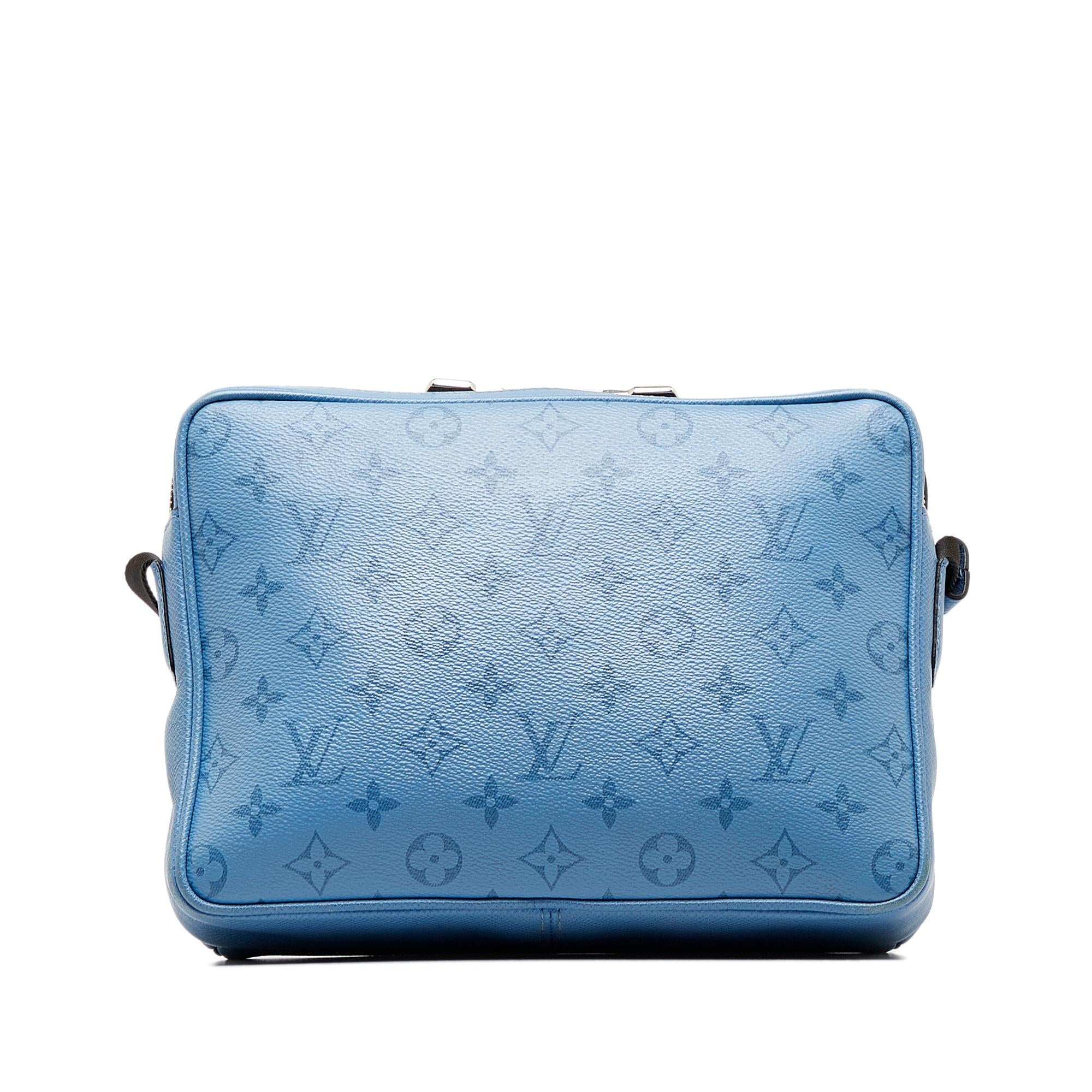 Louis Vuitton Taigarama Outdoor Messenger (SHG-T4M96L)