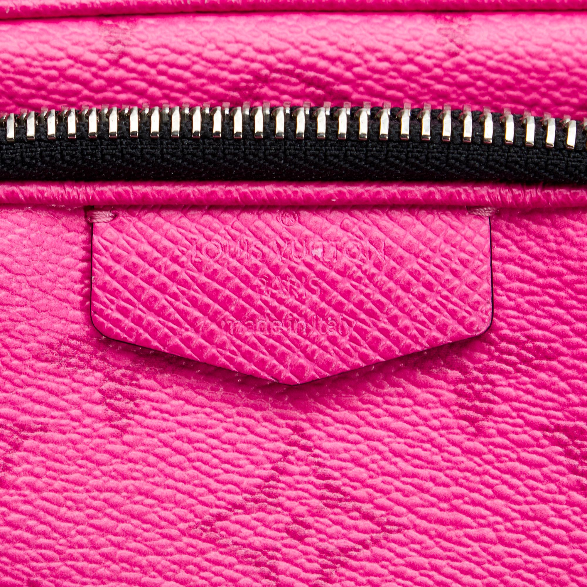 Louis Vuitton Taigarama Outdoor Pouch (SHG-iiVDLE)