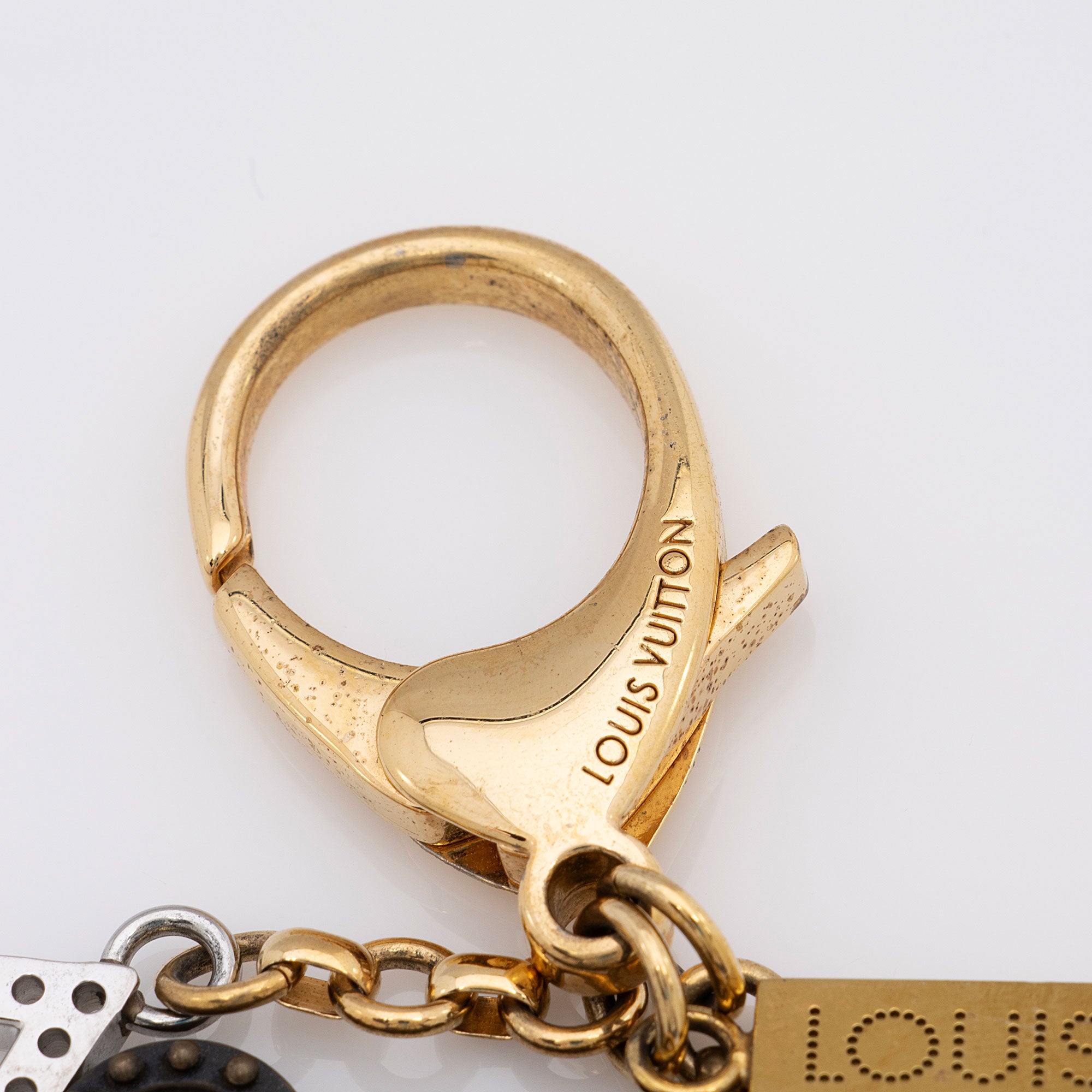 Louis Vuitton Tapage Key Ring (SHF-mt6BVy)
