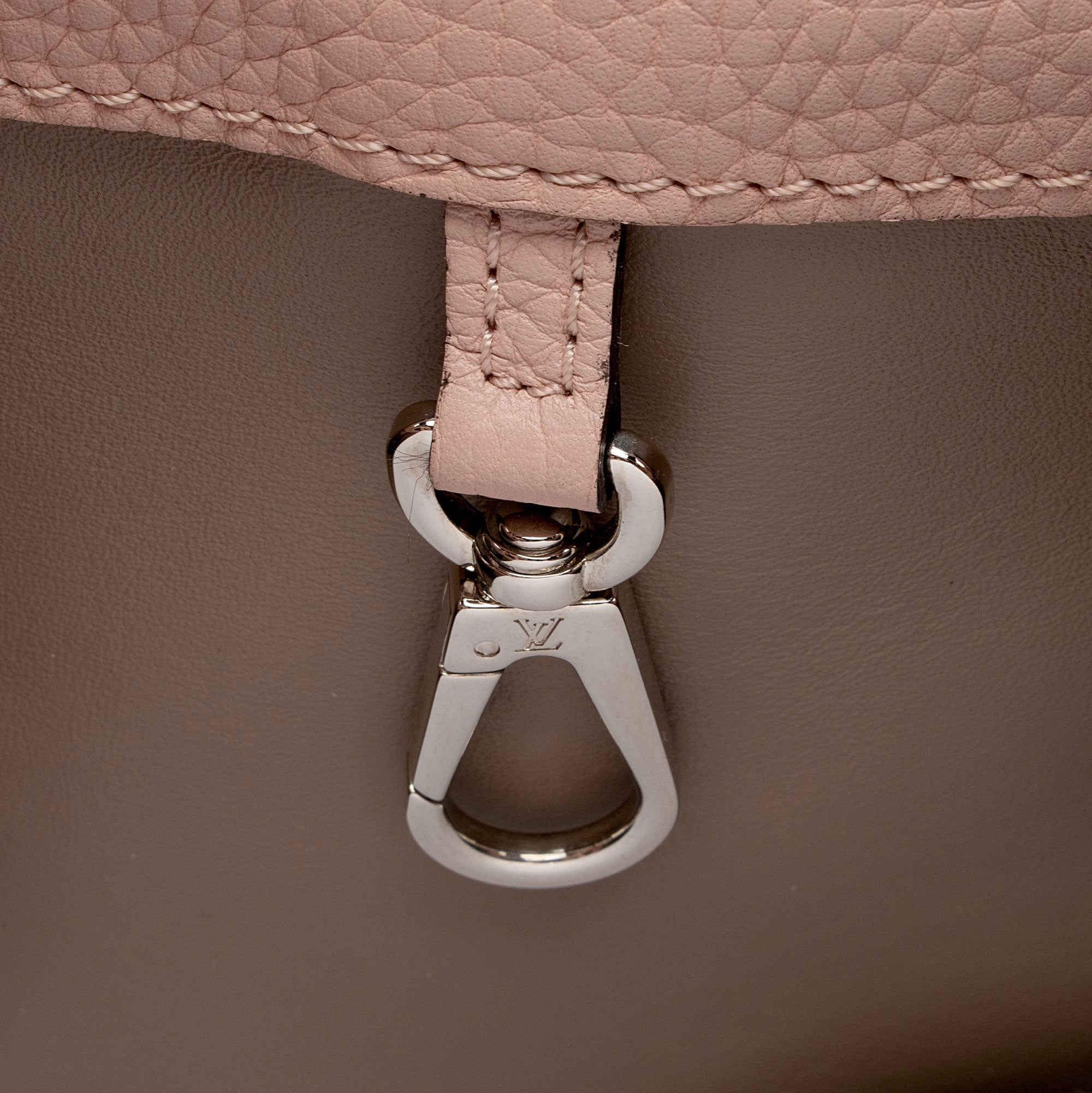 Louis Vuitton Taurillon Capucines MM Bag (SHF-LI0MzN)
