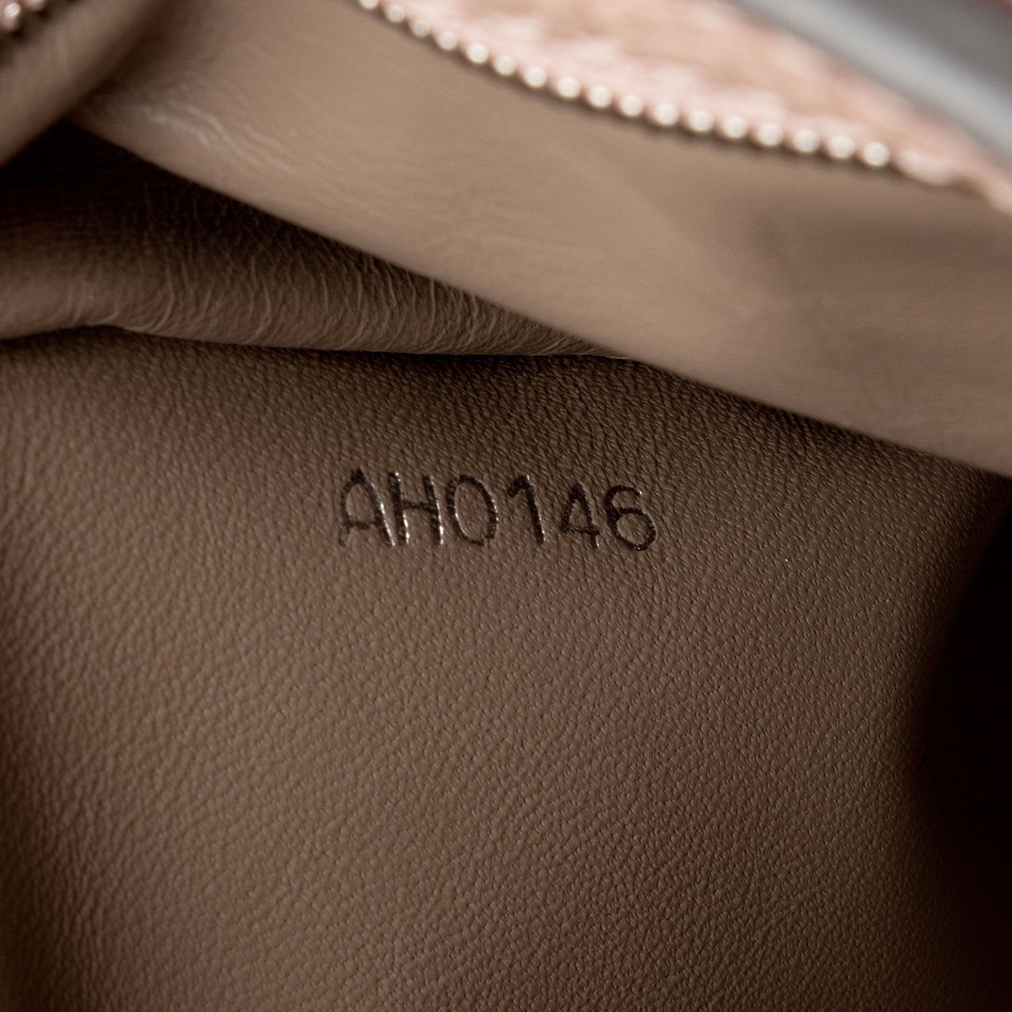 Louis Vuitton Taurillon Capucines MM Bag (SHF-LI0MzN)