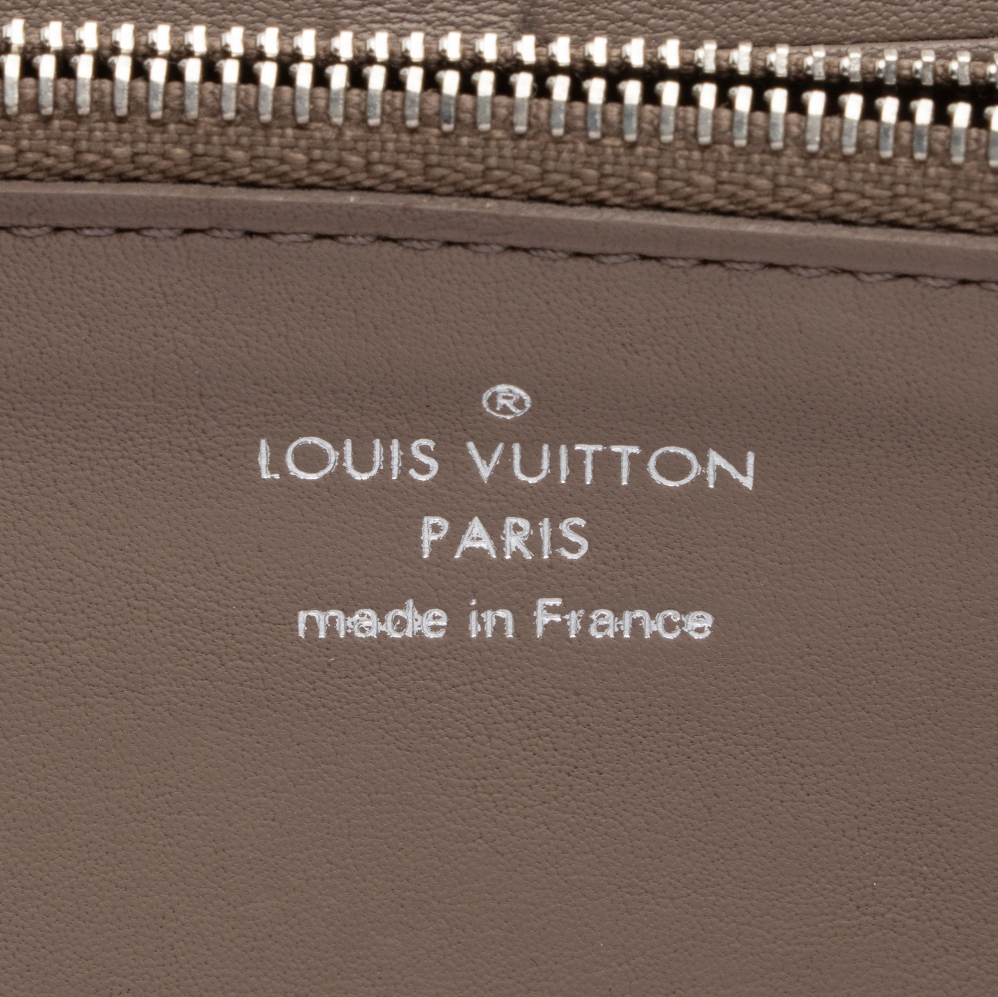 Louis Vuitton Taurillon Capucines Wallet (SHF-Bkkq6C)