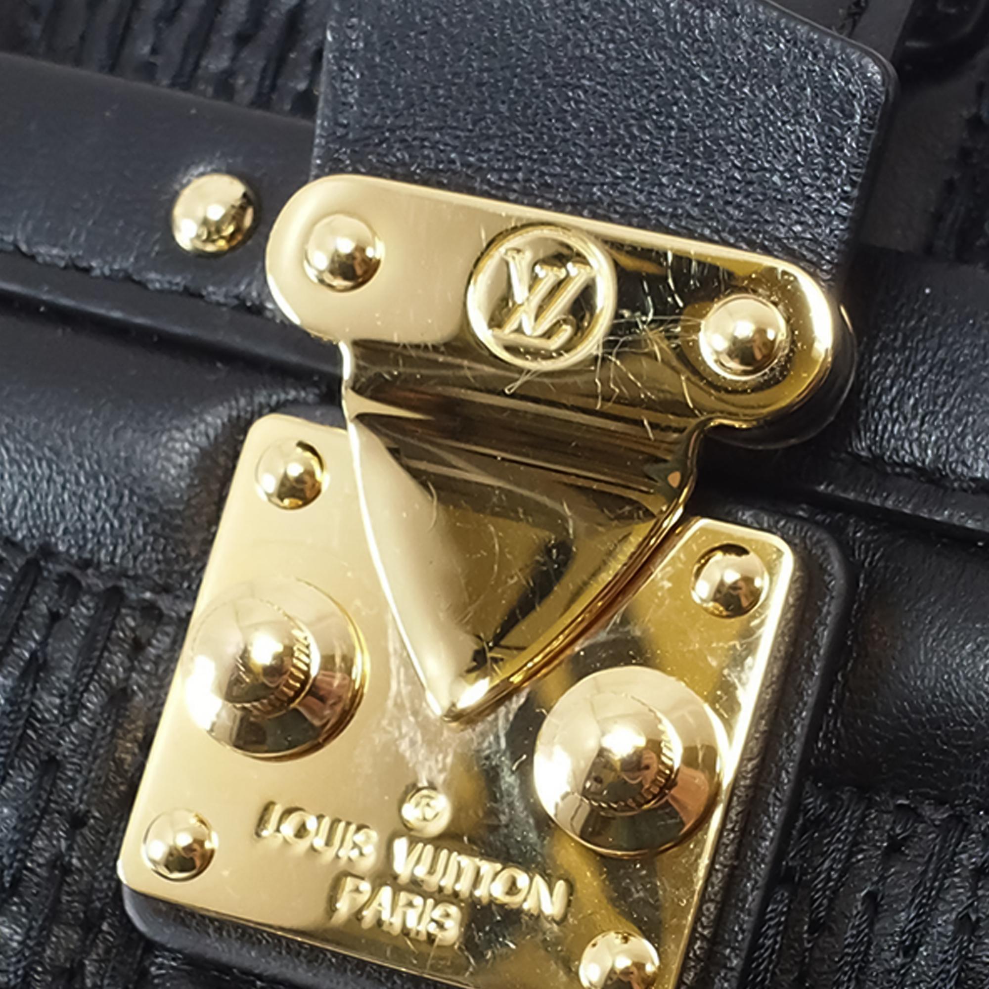 Louis Vuitton Troca PM (SHG-91SaVZ)