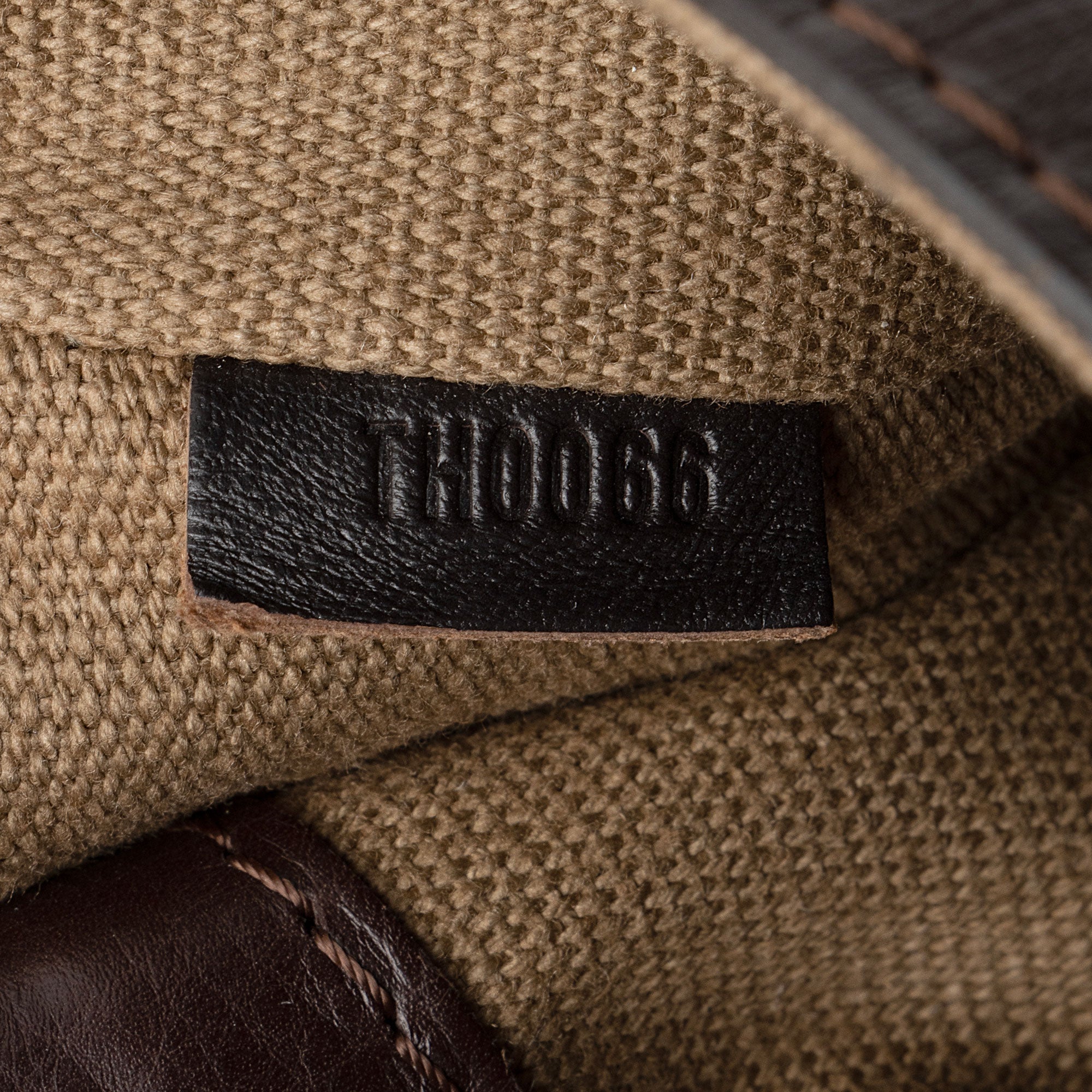 Louis Vuitton Utah Leather Iroquois Small Messenger Bag (SHF-da66x9)