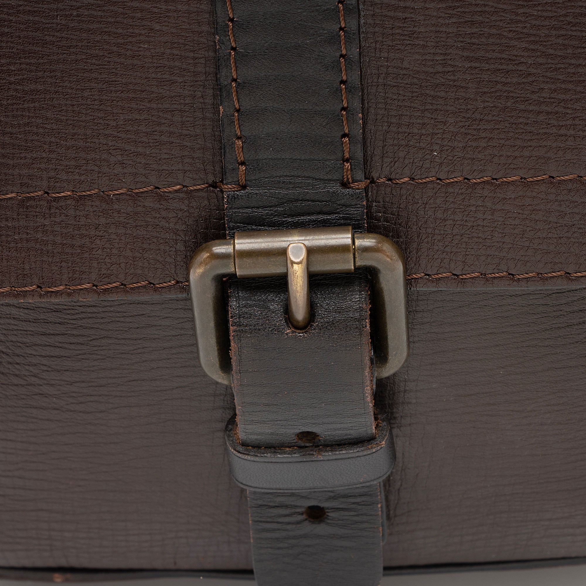 Louis Vuitton Utah Leather Iroquois Small Messenger Bag (SHF-da66x9)