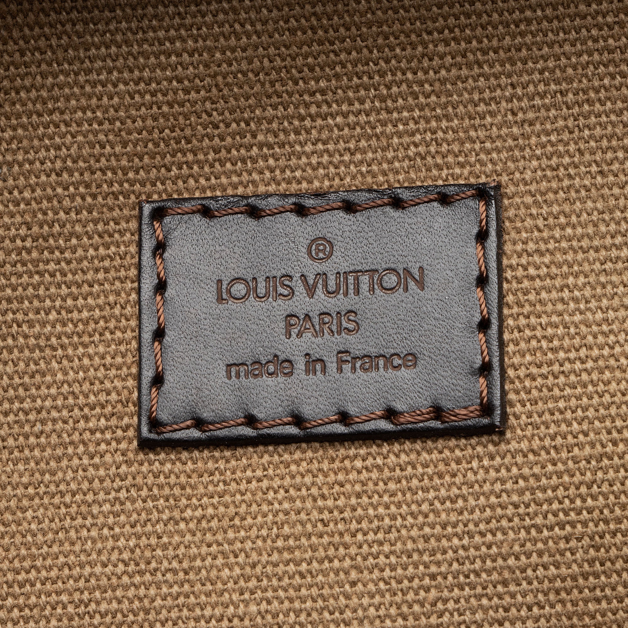 Louis Vuitton Utah Leather Iroquois Small Messenger Bag (SHF-da66x9)