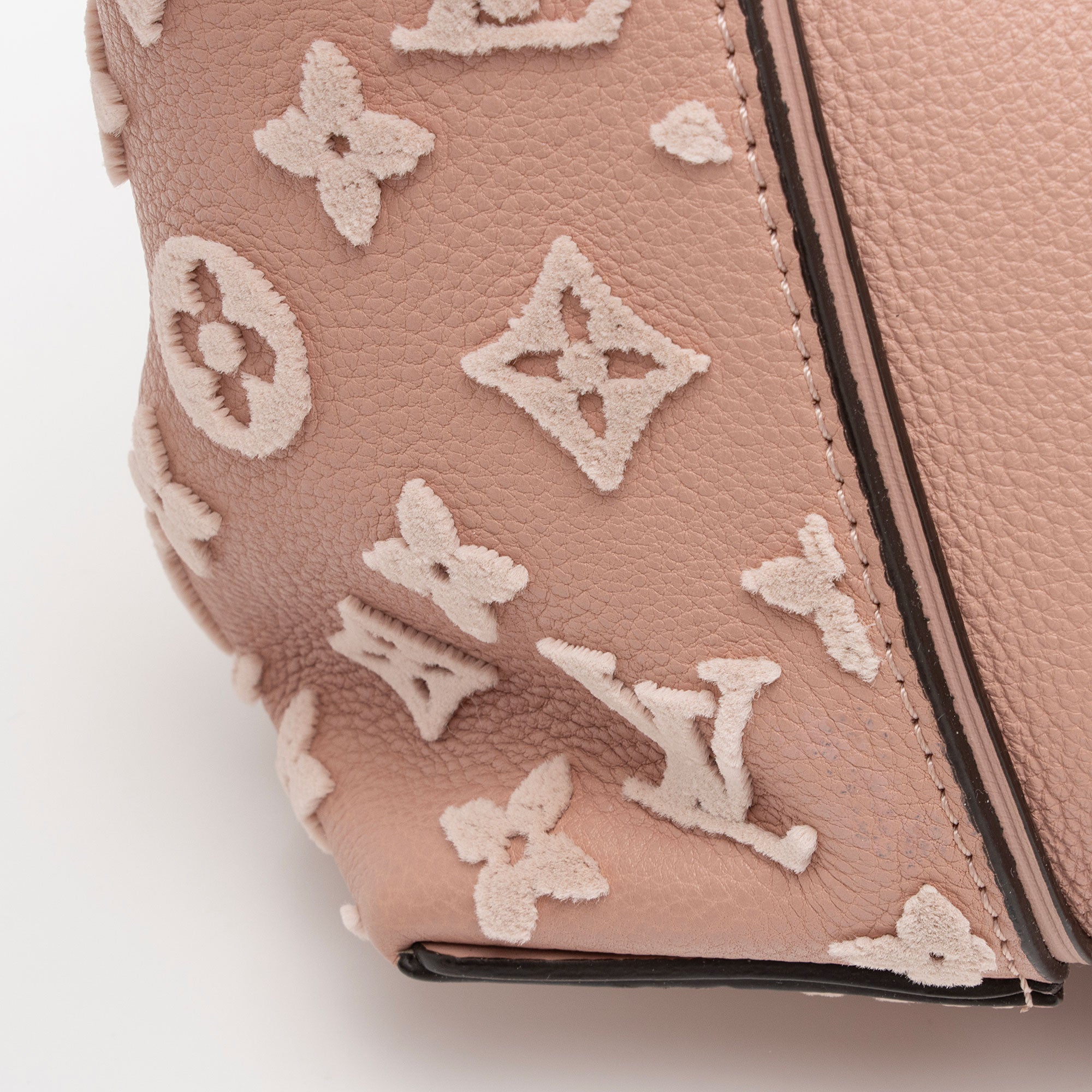 Louis Vuitton Veau Cachemire Tuffetage W BB Bag