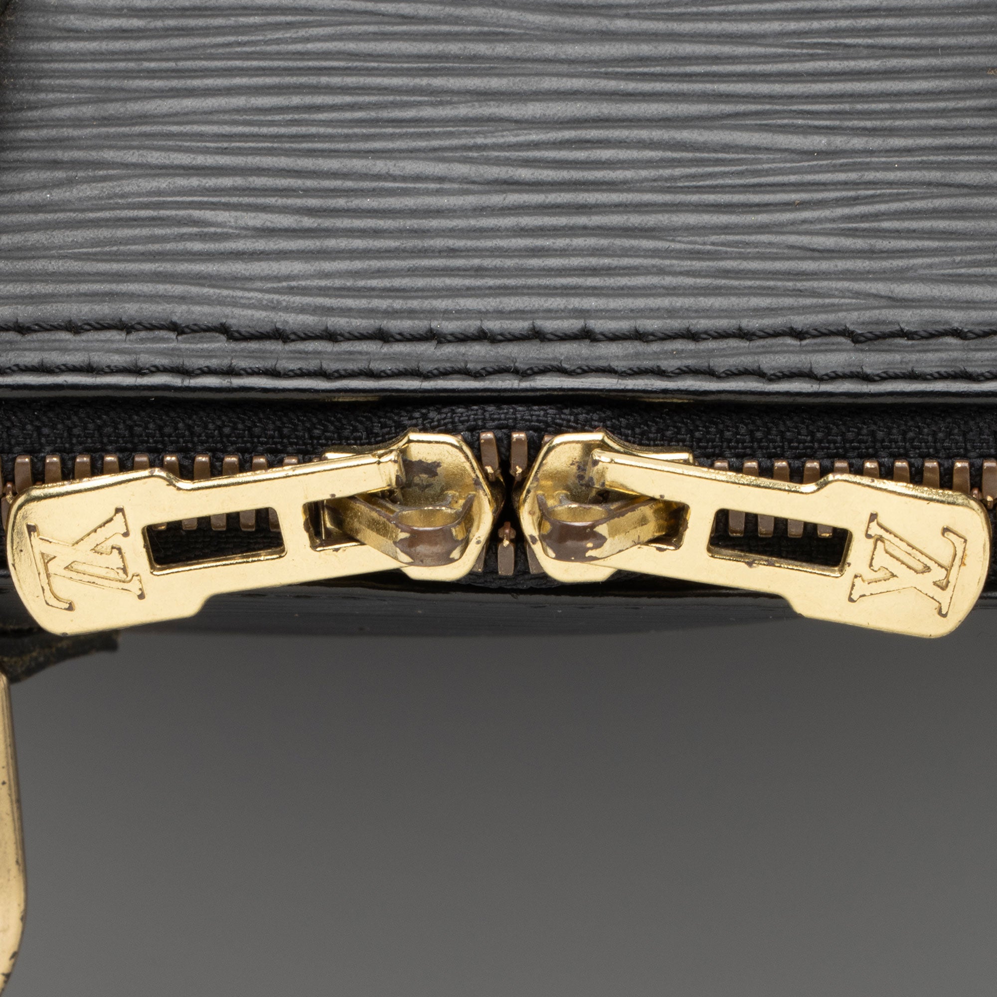 Louis Vuitton Vintage Epi Leather Alma PM Satchel (SHF-25oZBx)