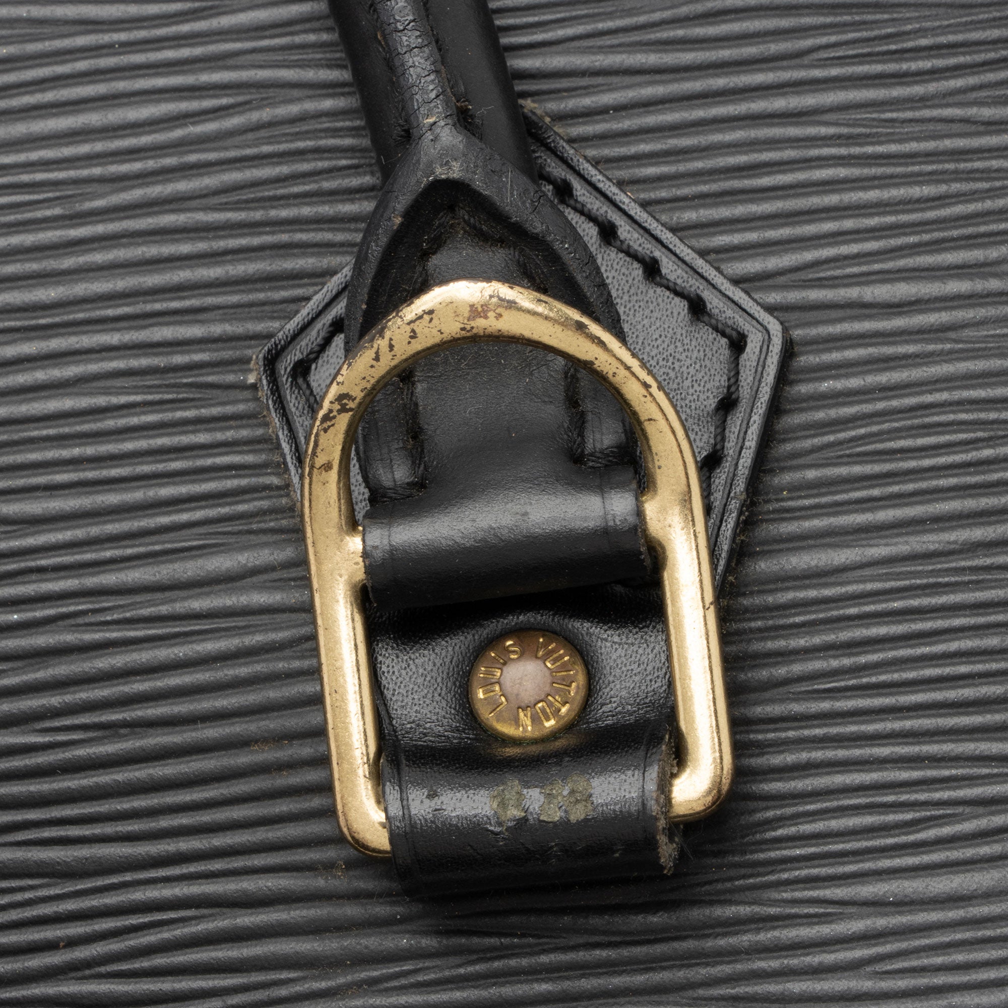 Louis Vuitton Vintage Epi Leather Alma PM Satchel (SHF-25oZBx)