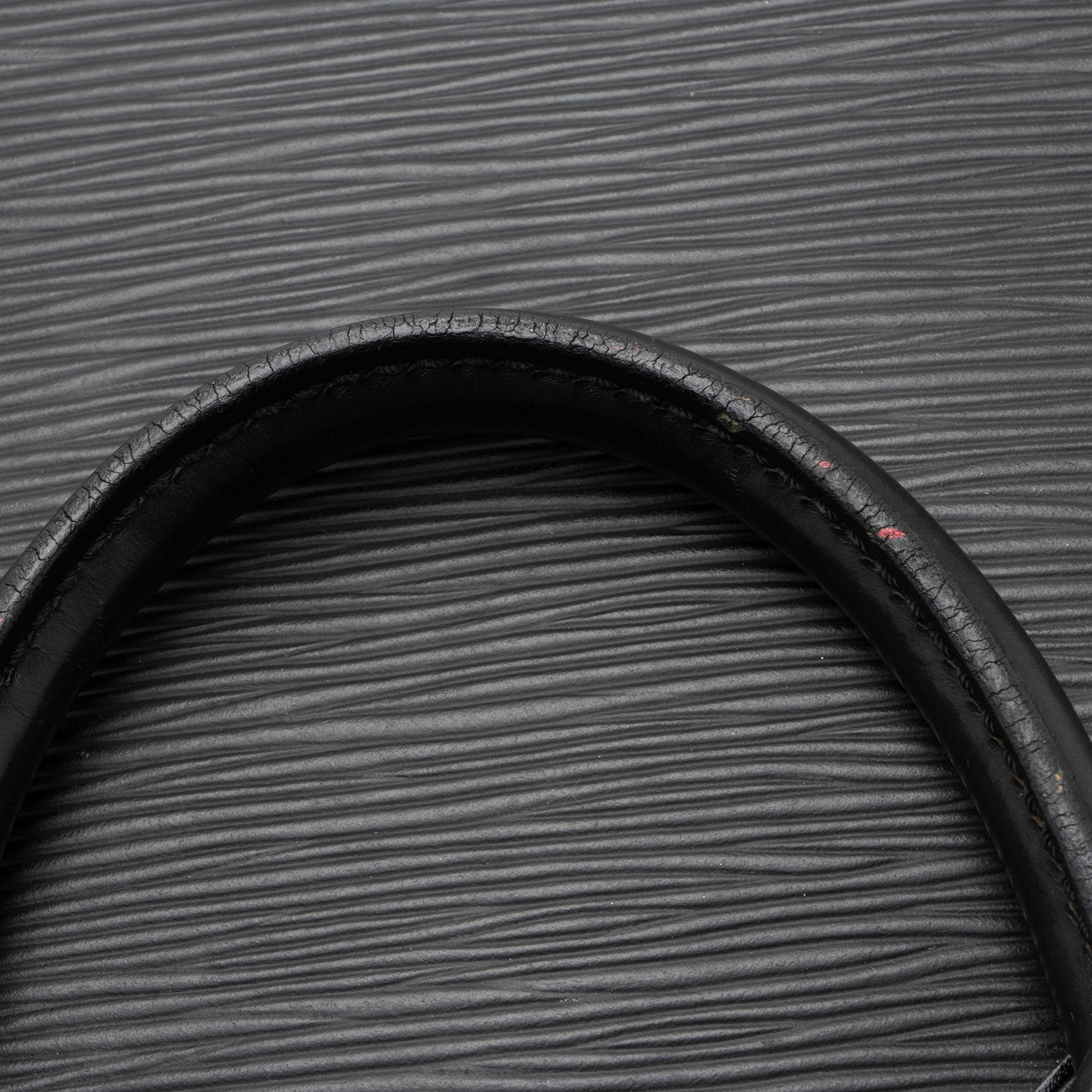 Louis Vuitton Vintage Epi Leather Alma PM Satchel (SHF-25oZBx)