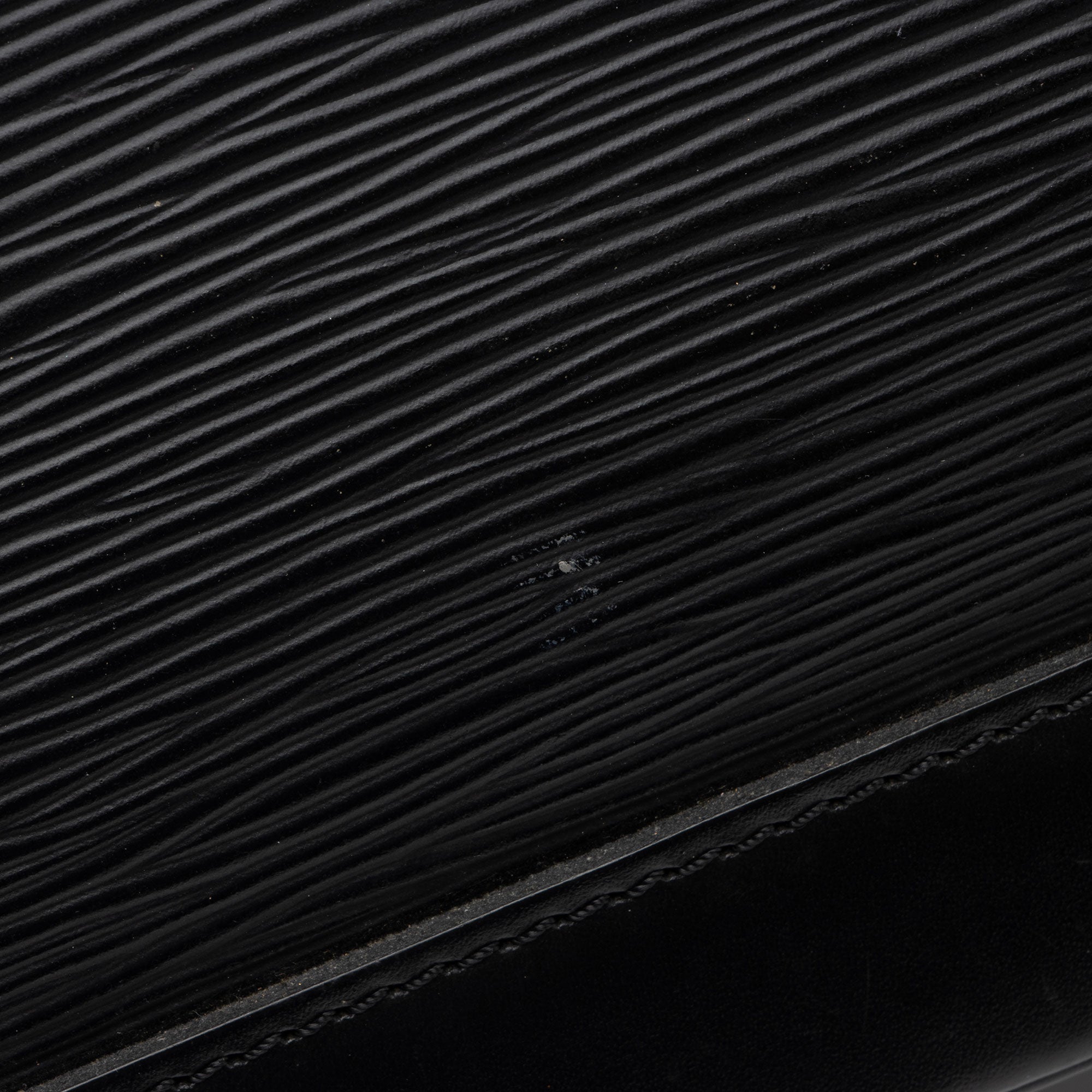 Louis Vuitton Vintage Epi Leather Alma PM Satchel (SHF-25oZBx)