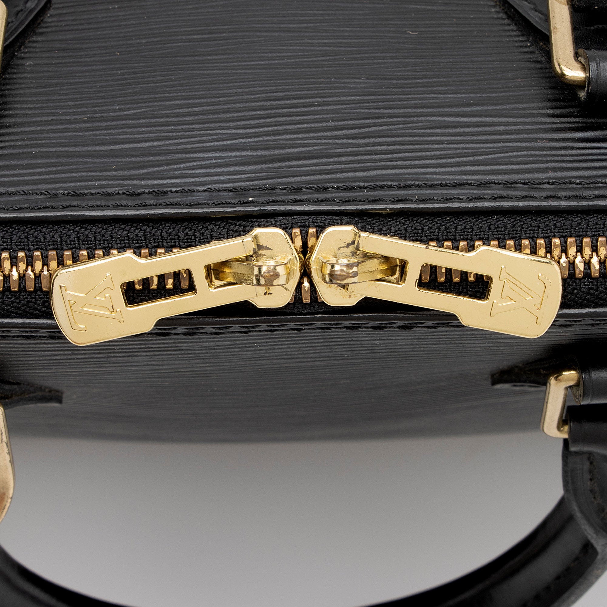 Louis Vuitton Vintage Epi Leather Alma PM Satchel (SHF-muRCX4)