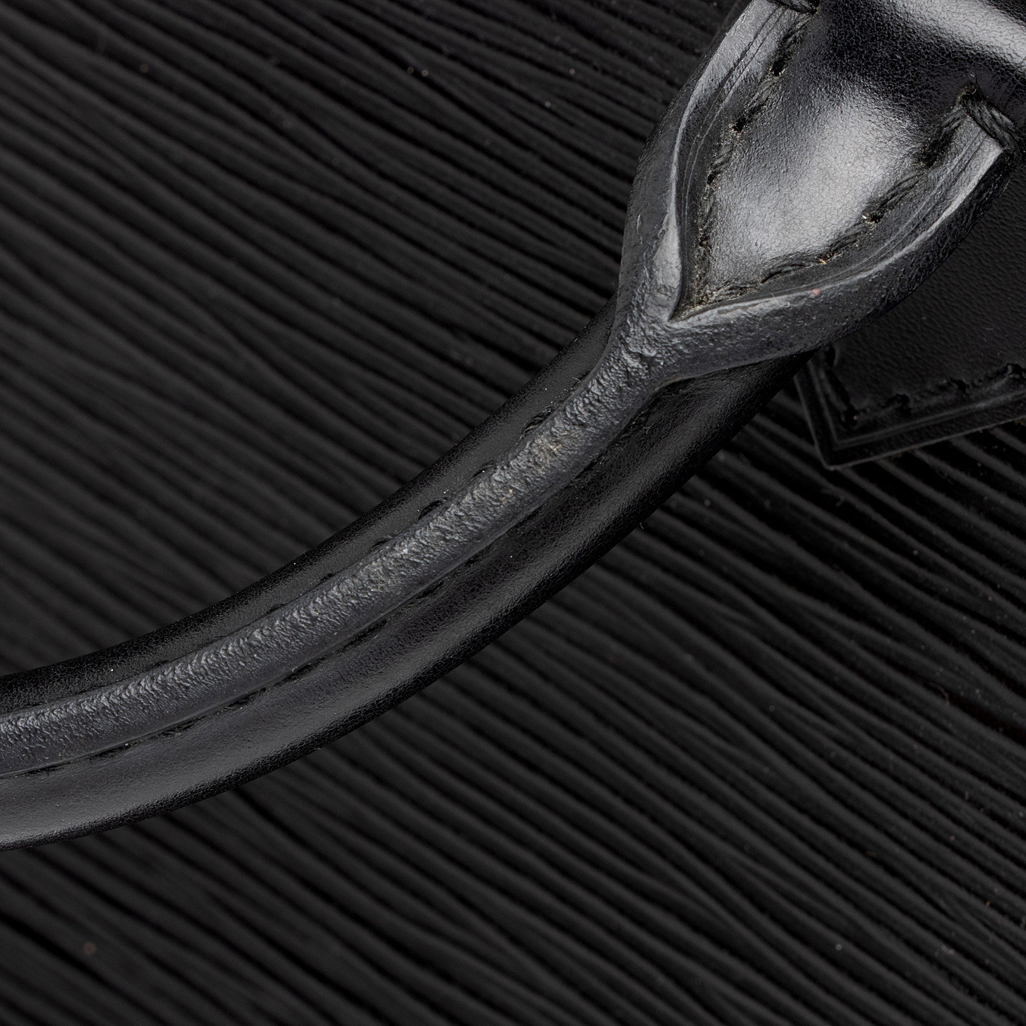 Louis Vuitton Vintage Epi Leather Alma PM Satchel (SHF-muRCX4)