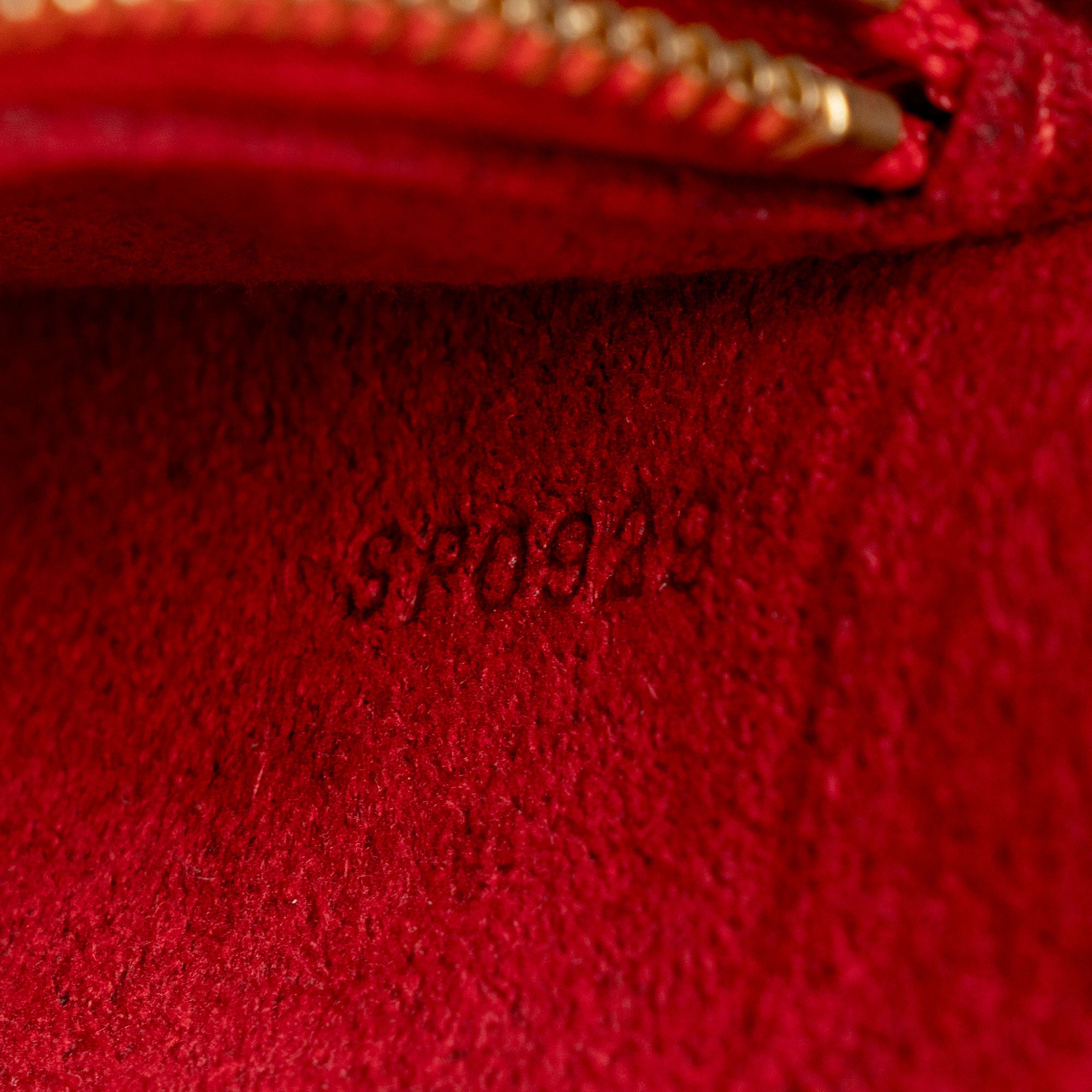 Louis Vuitton Vintage Epi Leather Buci Shoulder Bag (SHF-DiDqQN)