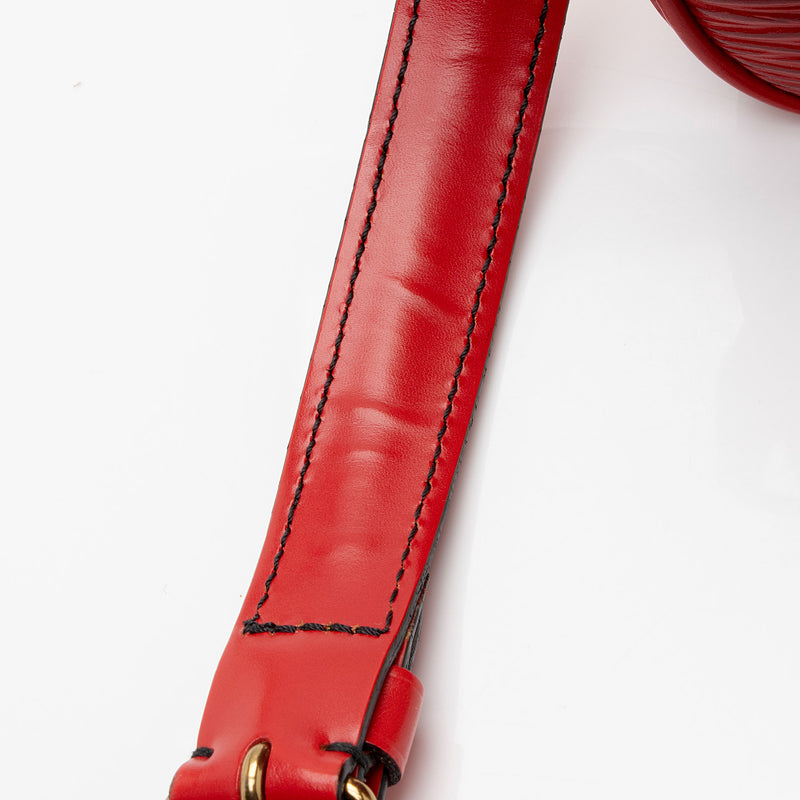 Louis Vuitton Vintage Epi Leather Cartouchiere MM Shoulder Bag (SHF-CVtkGX)