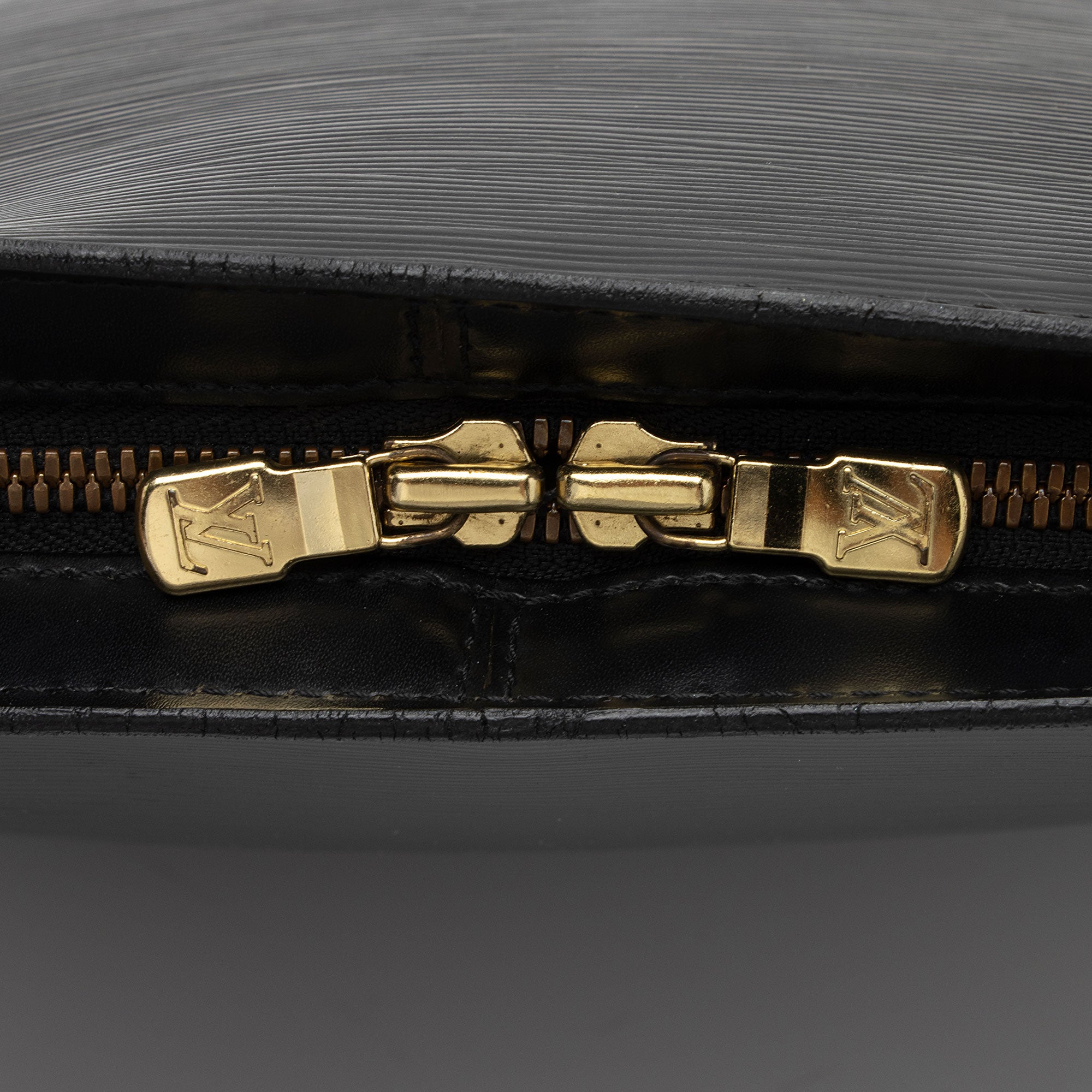 Louis Vuitton Vintage Epi Leather Lussac Tote (SHF-AsaQmr)