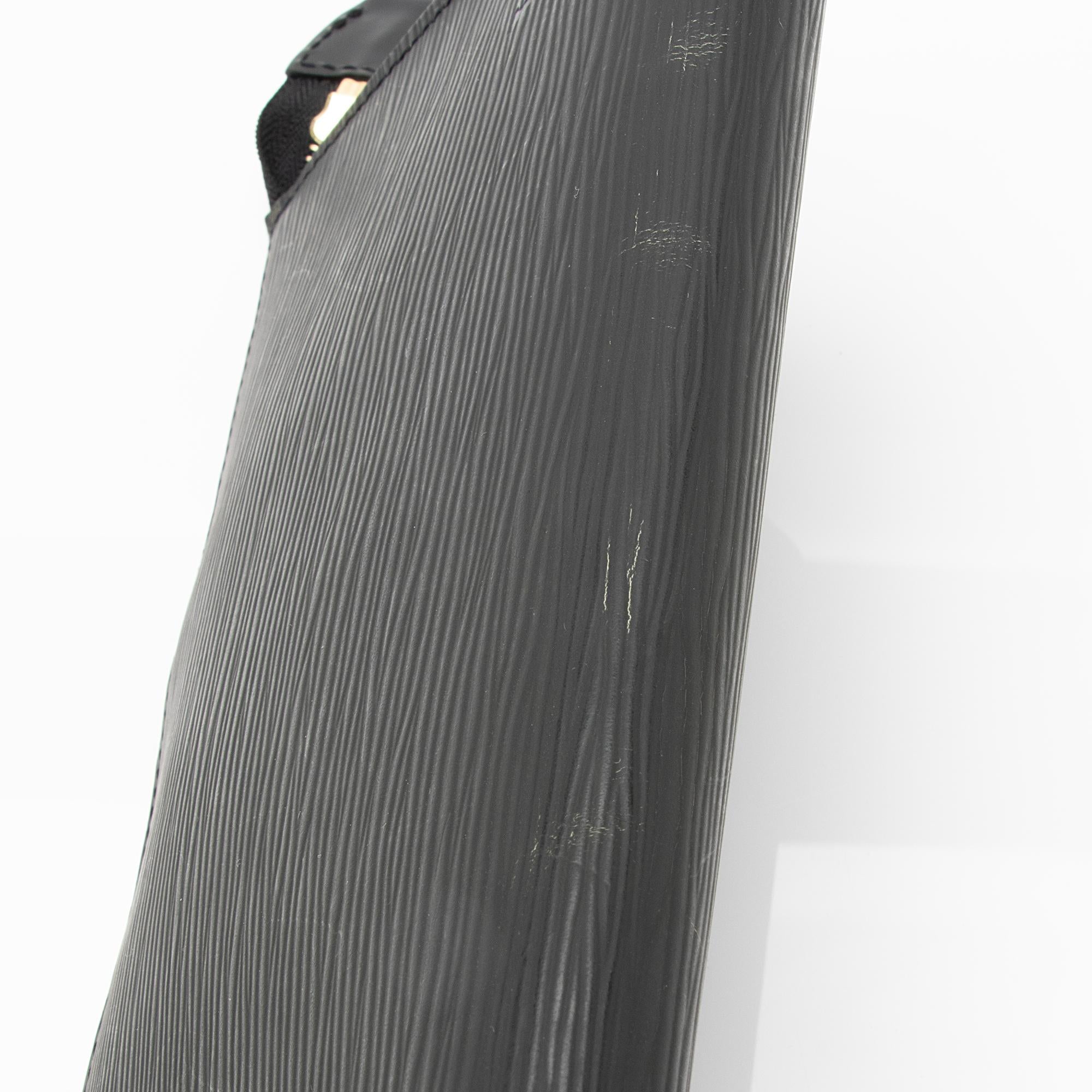 Louis Vuitton Vintage Epi Leather Pochette Accessoires (SHF-23066)